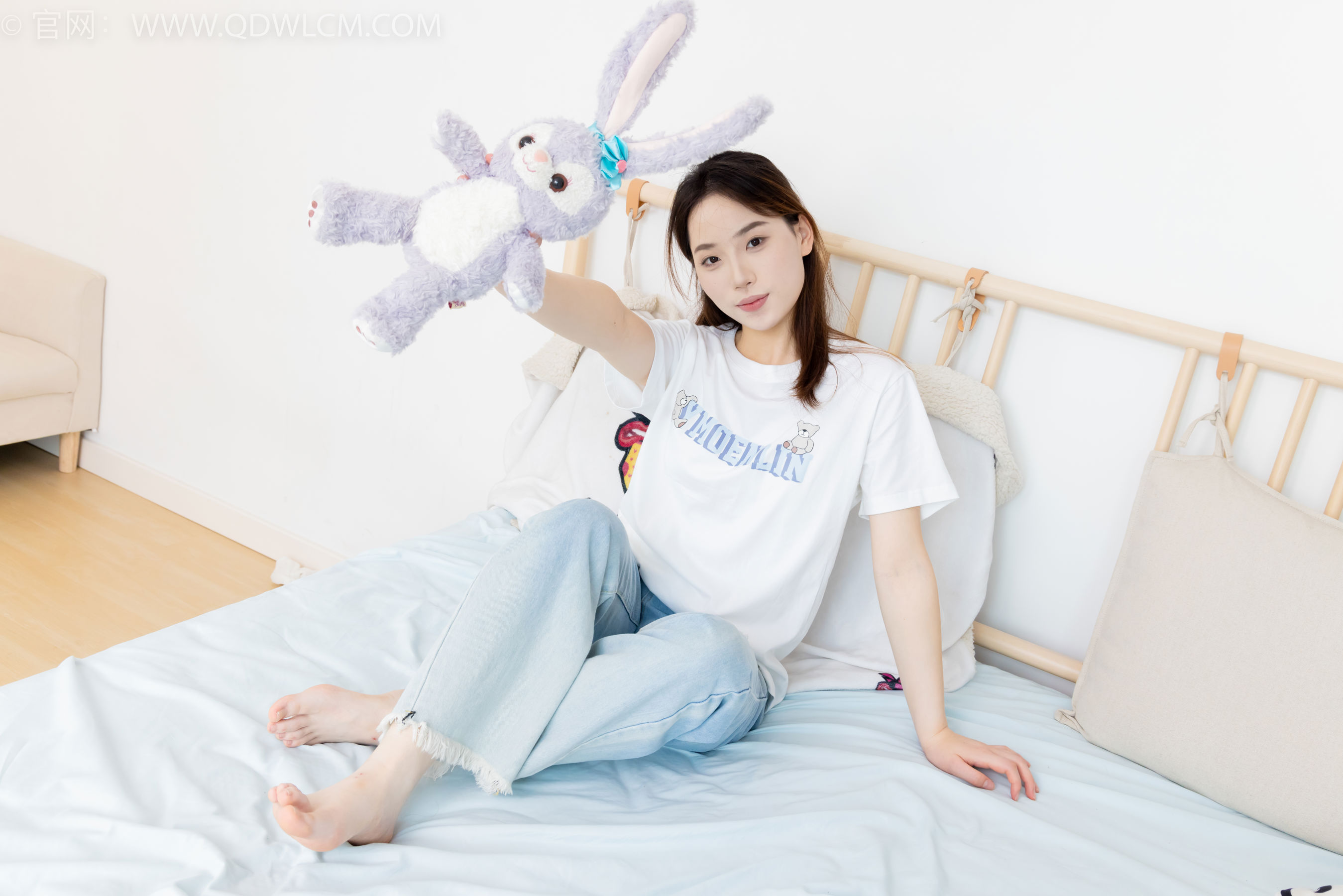 物恋传媒 No.2390 荔枝 - 帆布鞋、短白棉袜、裸足/(150P)