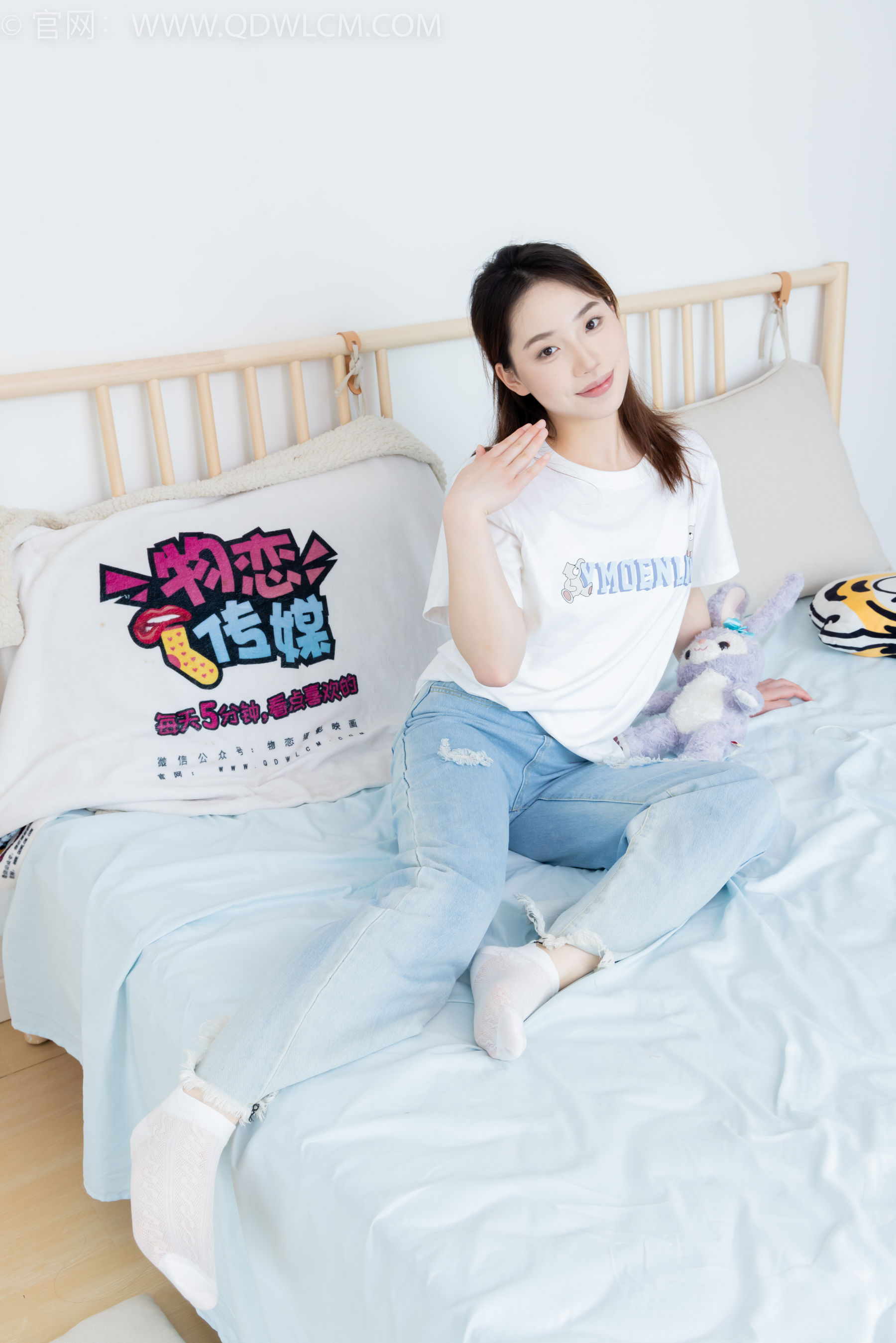 物恋传媒 No.2390 荔枝 - 帆布鞋、短白棉袜、裸足/(150P)