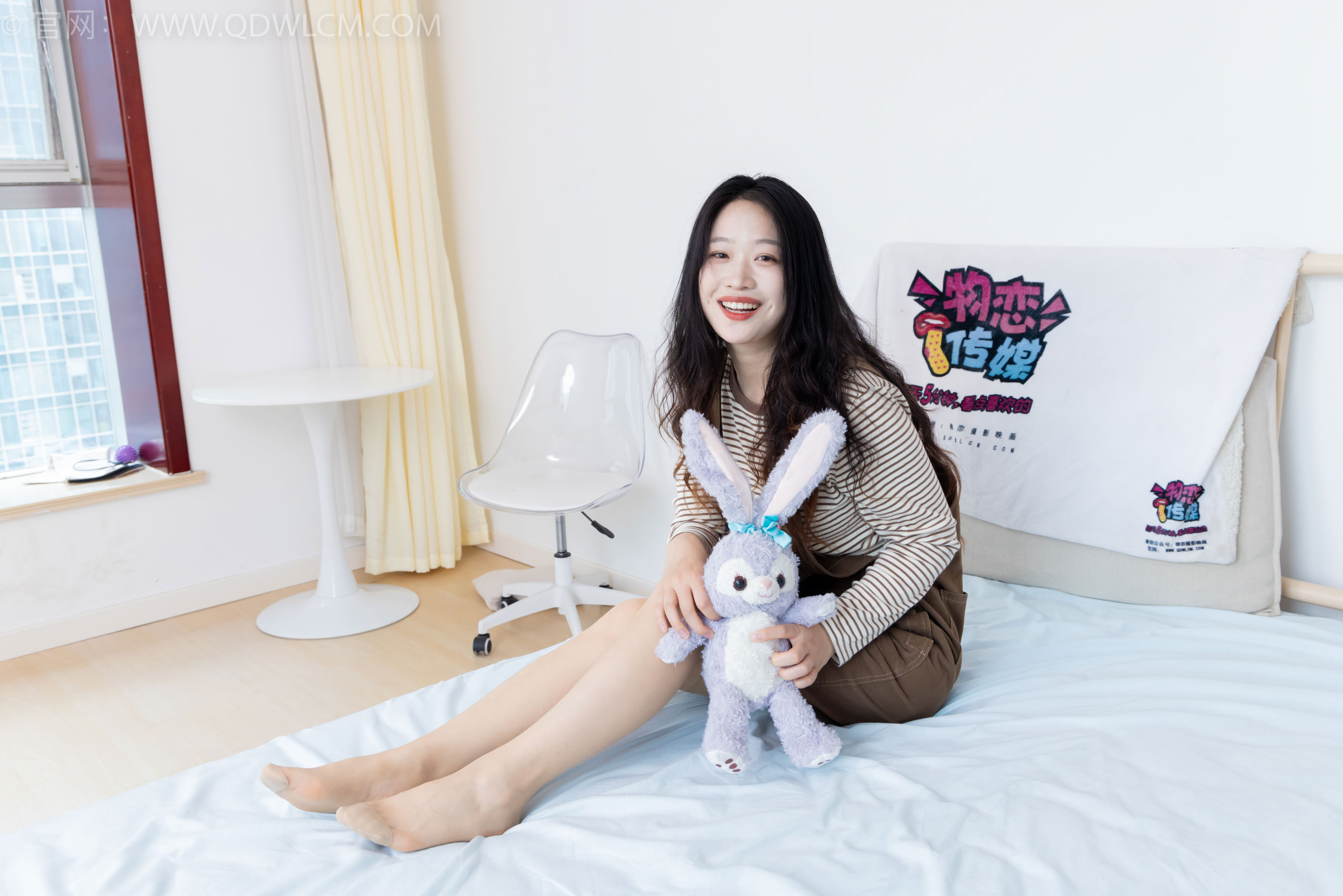 物恋传媒 No.2388 小紫 - 皮鞋、薄肉丝大腿袜/(160P)