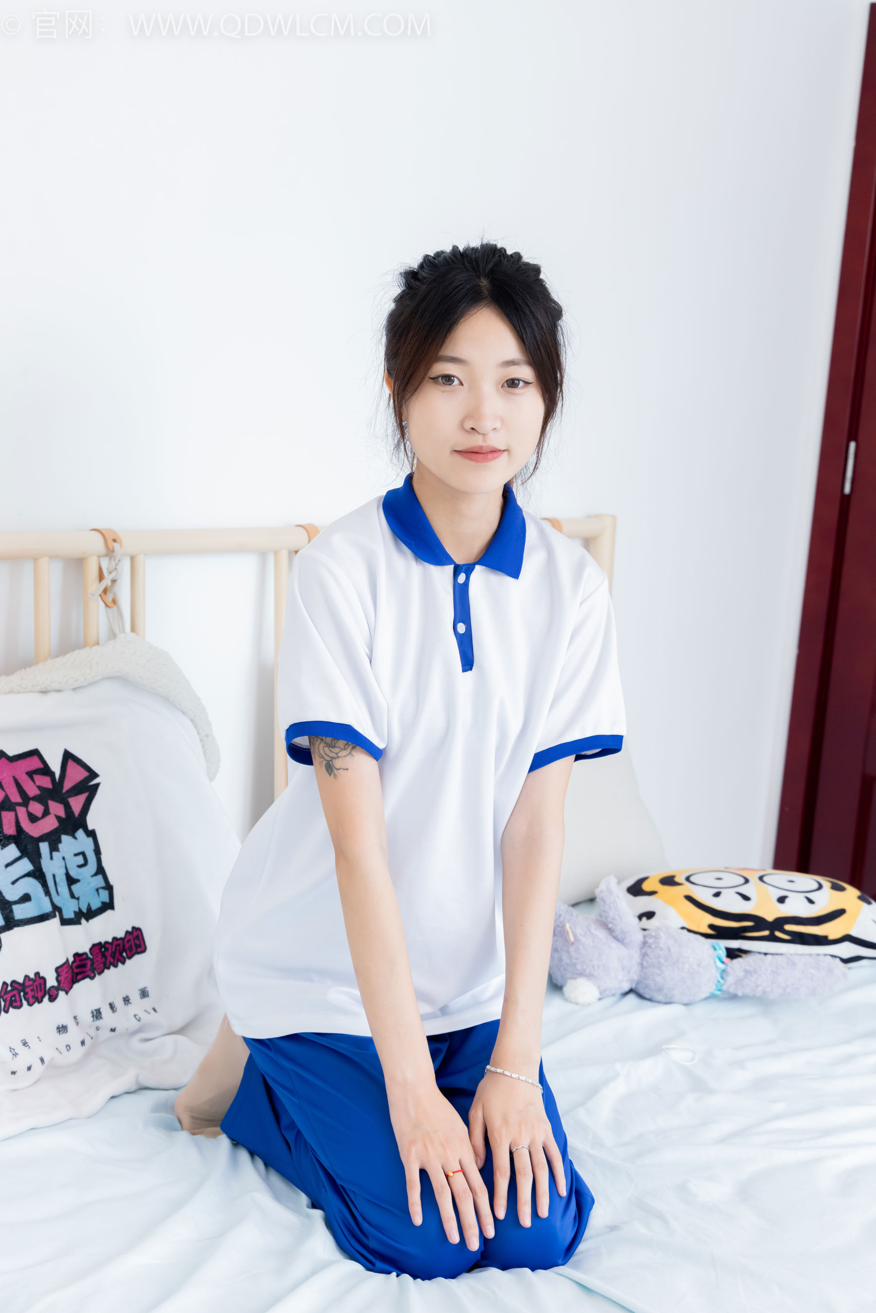 物恋传媒 No.2387 小夏 - 帆布鞋、白短棉袜、薄肉丝、校服/(150P)