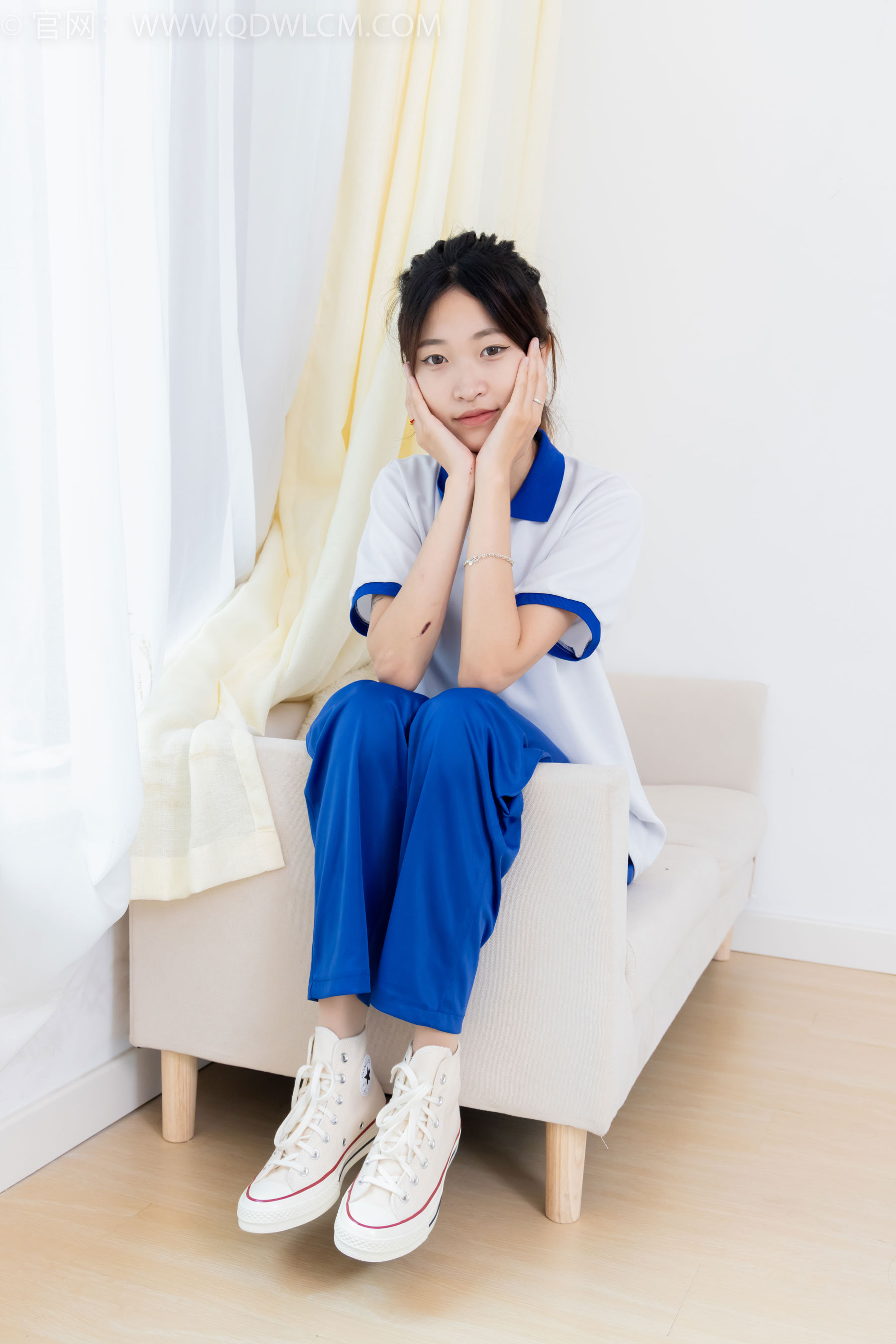 物恋传媒 No.2387 小夏 - 帆布鞋、白短棉袜、薄肉丝、校服/(150P)