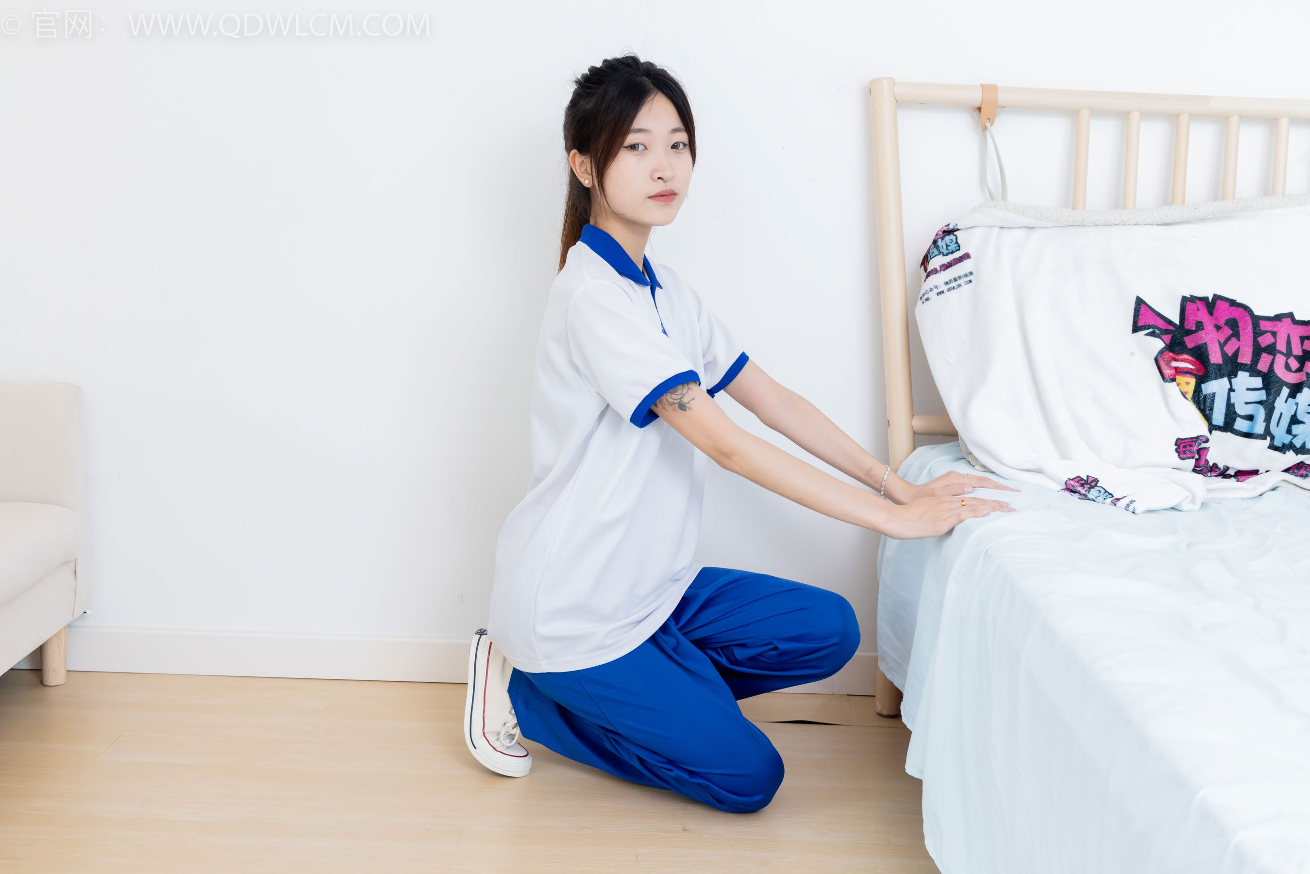 物恋传媒 No.2387 小夏 - 帆布鞋、白短棉袜、薄肉丝、校服/(150P)