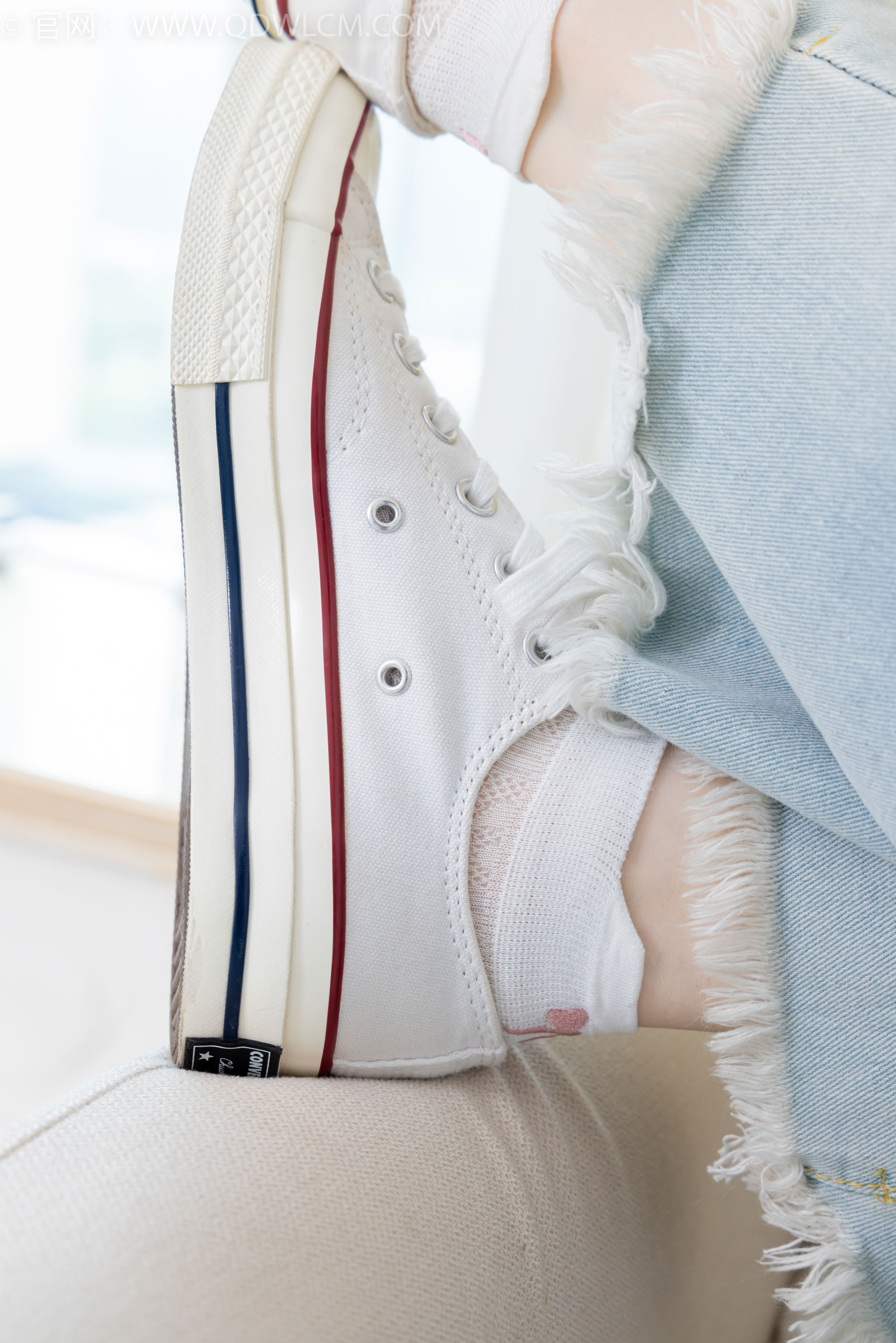 物恋传媒 No.2390 荔枝 - 帆布鞋、短白棉袜、裸足/(150P)