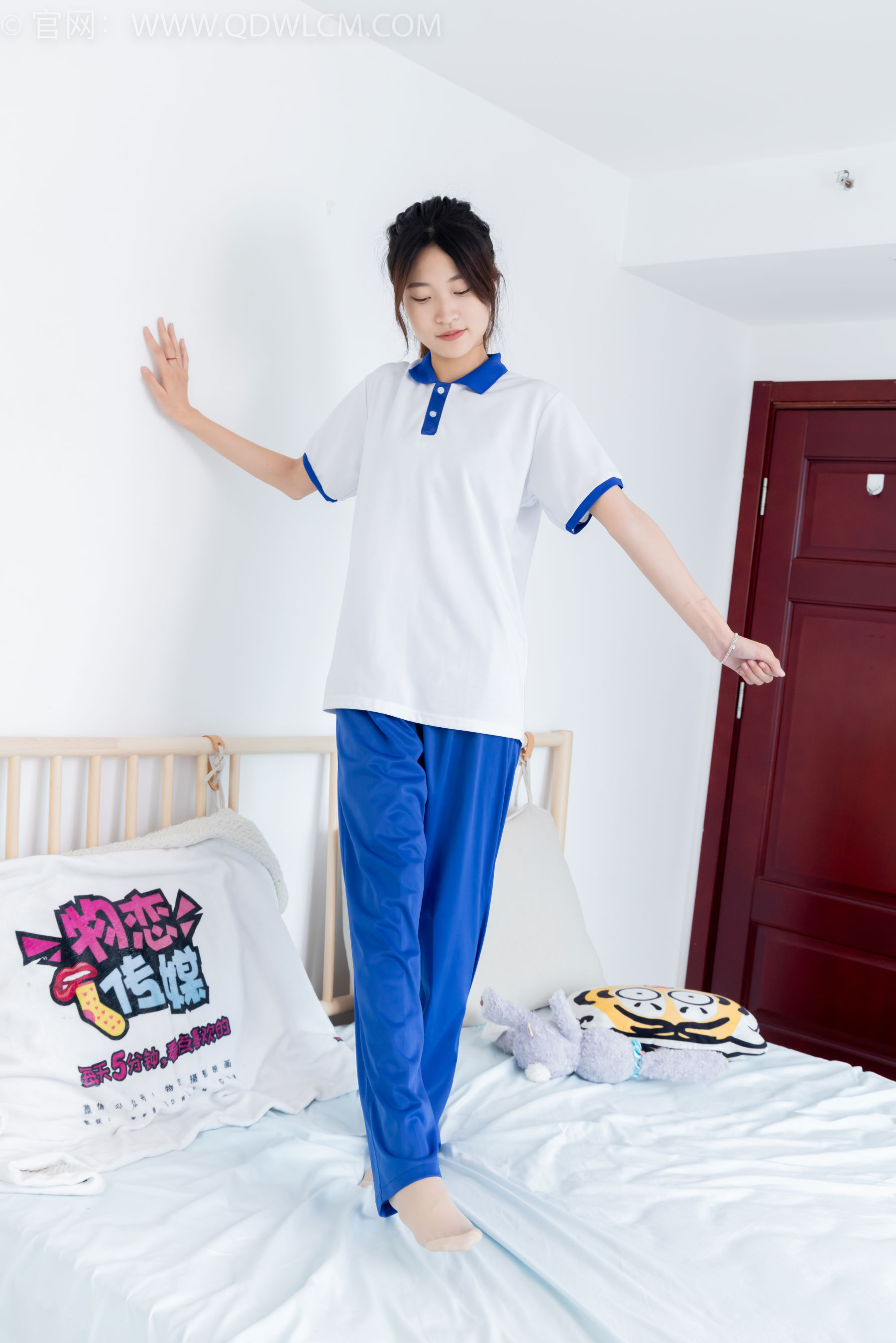 物恋传媒 No.2387 小夏 - 帆布鞋、白短棉袜、薄肉丝、校服/(150P)