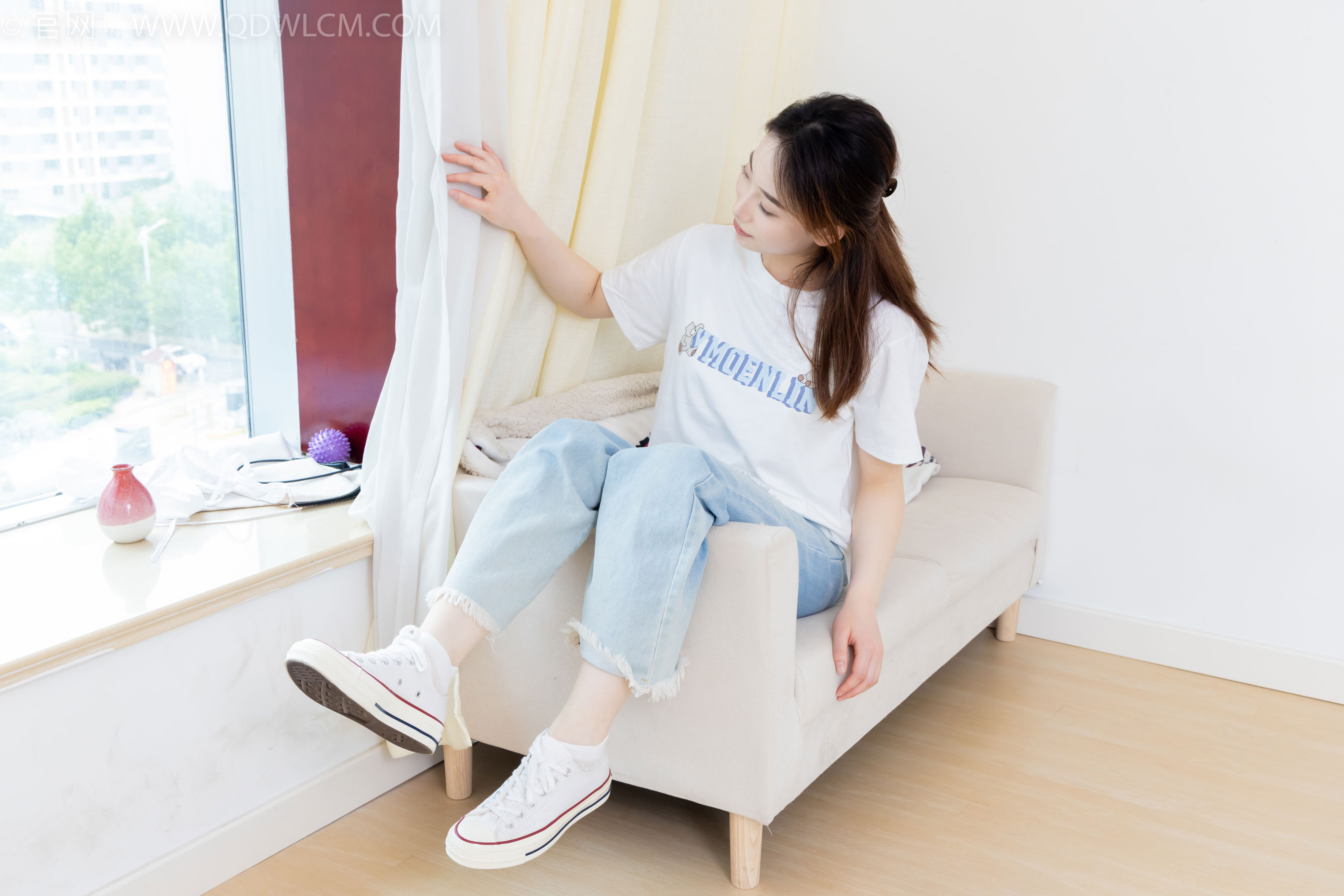 物恋传媒 No.2390 荔枝 - 帆布鞋、短白棉袜、裸足/(150P)