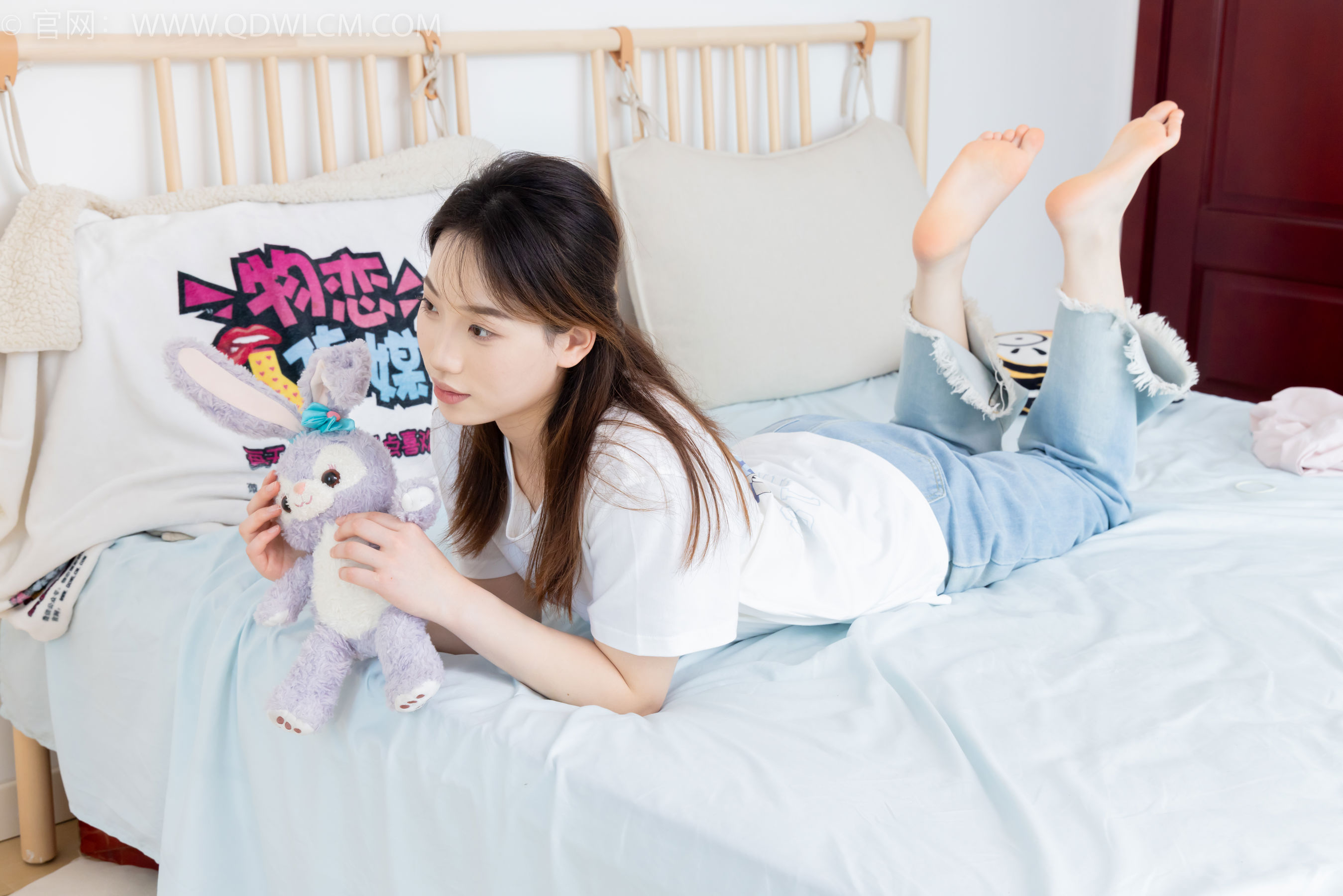 物恋传媒 No.2390 荔枝 - 帆布鞋、短白棉袜、裸足/(150P)