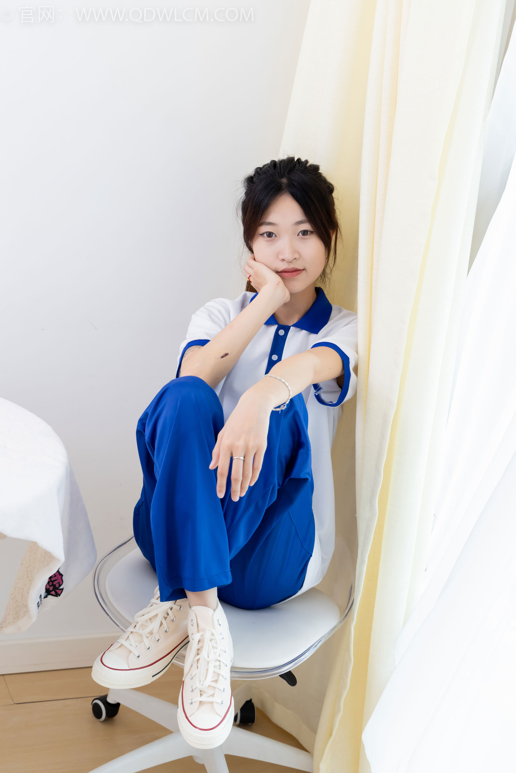 物恋传媒 No.2387 小夏 - 帆布鞋、白短棉袜、薄肉丝、校服/(150P)