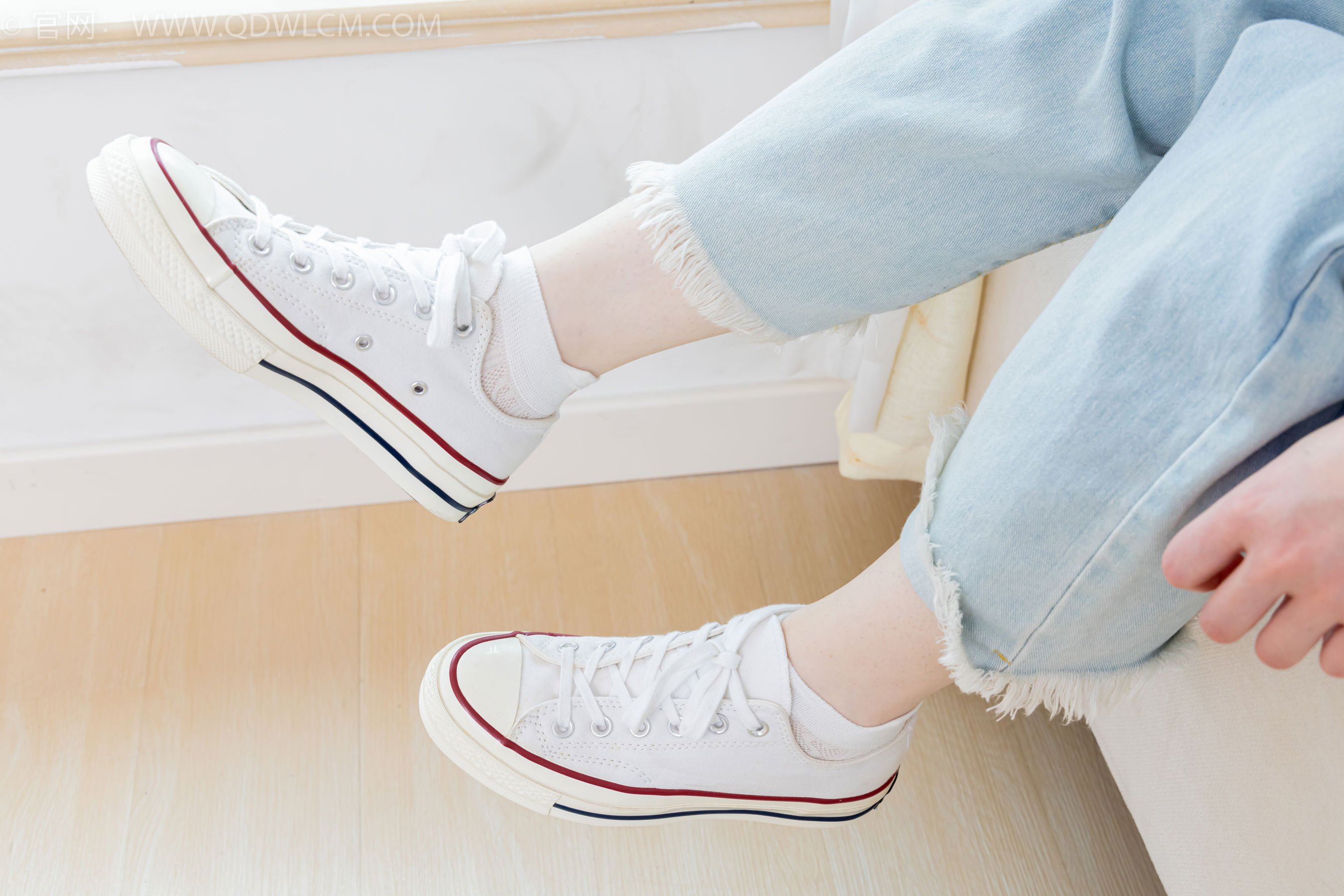 物恋传媒 No.2390 荔枝 - 帆布鞋、短白棉袜、裸足/(150P)