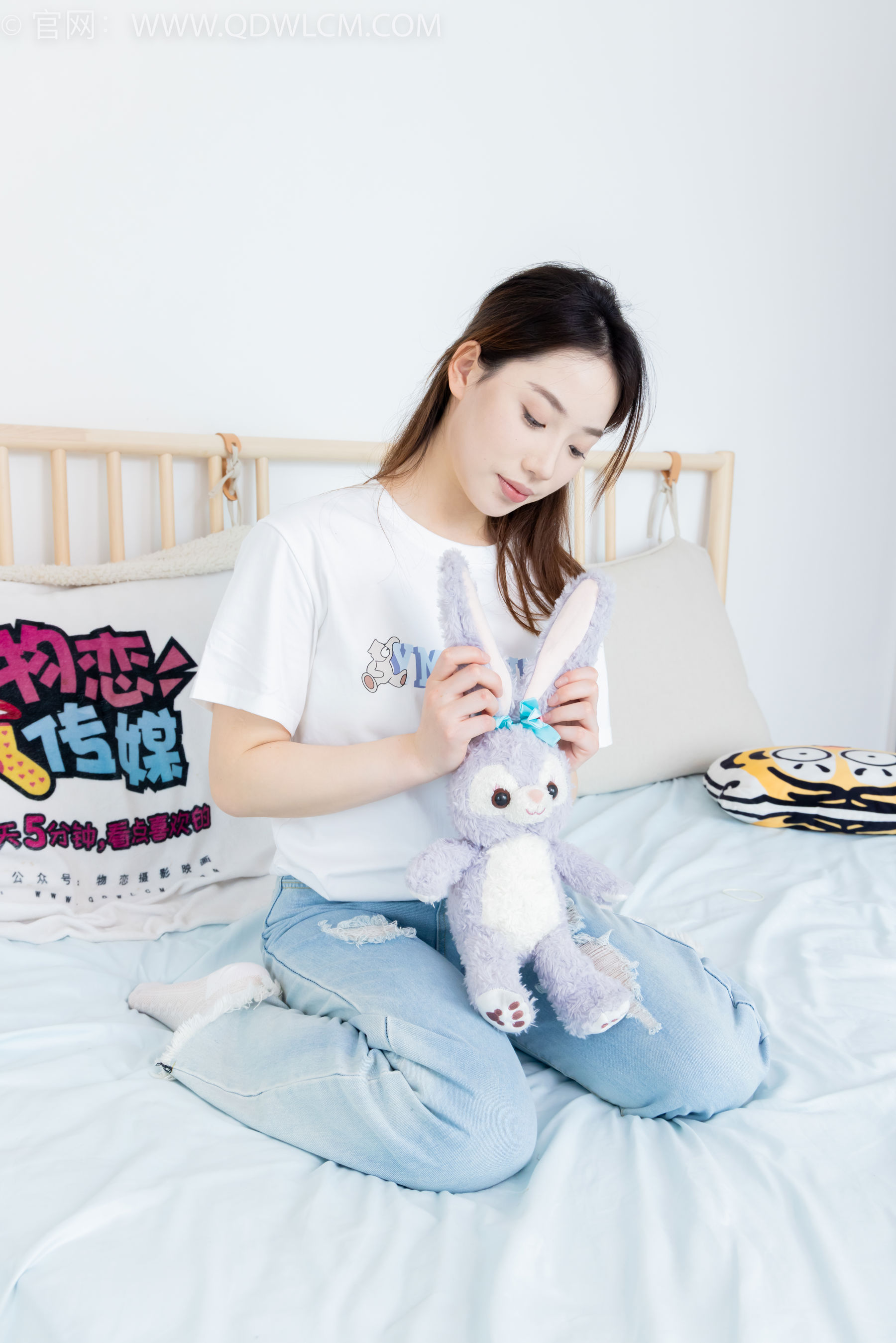 物恋传媒 No.2390 荔枝 - 帆布鞋、短白棉袜、裸足/(150P)