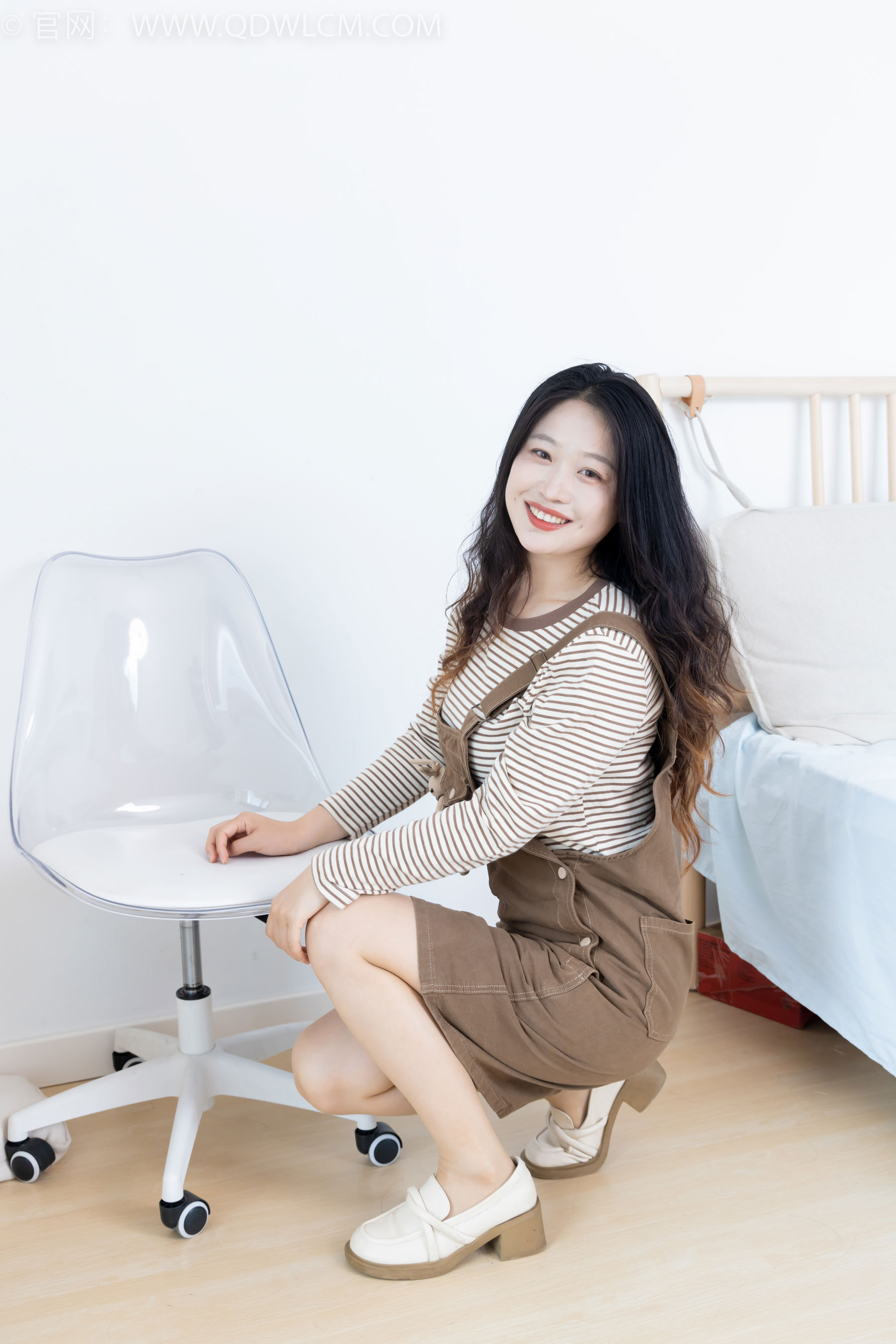 物恋传媒 No.2388 小紫 - 皮鞋、薄肉丝大腿袜/(160P)