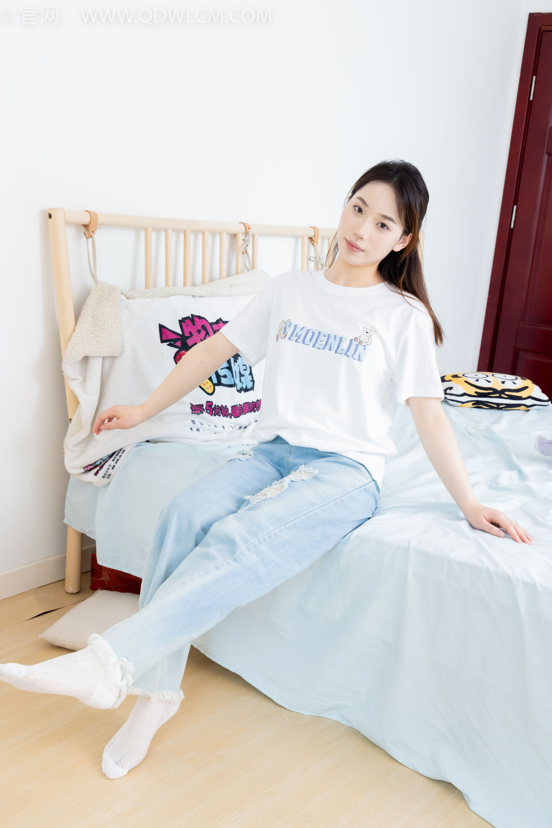 物恋传媒 No.2390 荔枝 - 帆布鞋、短白棉袜、裸足/(150P)