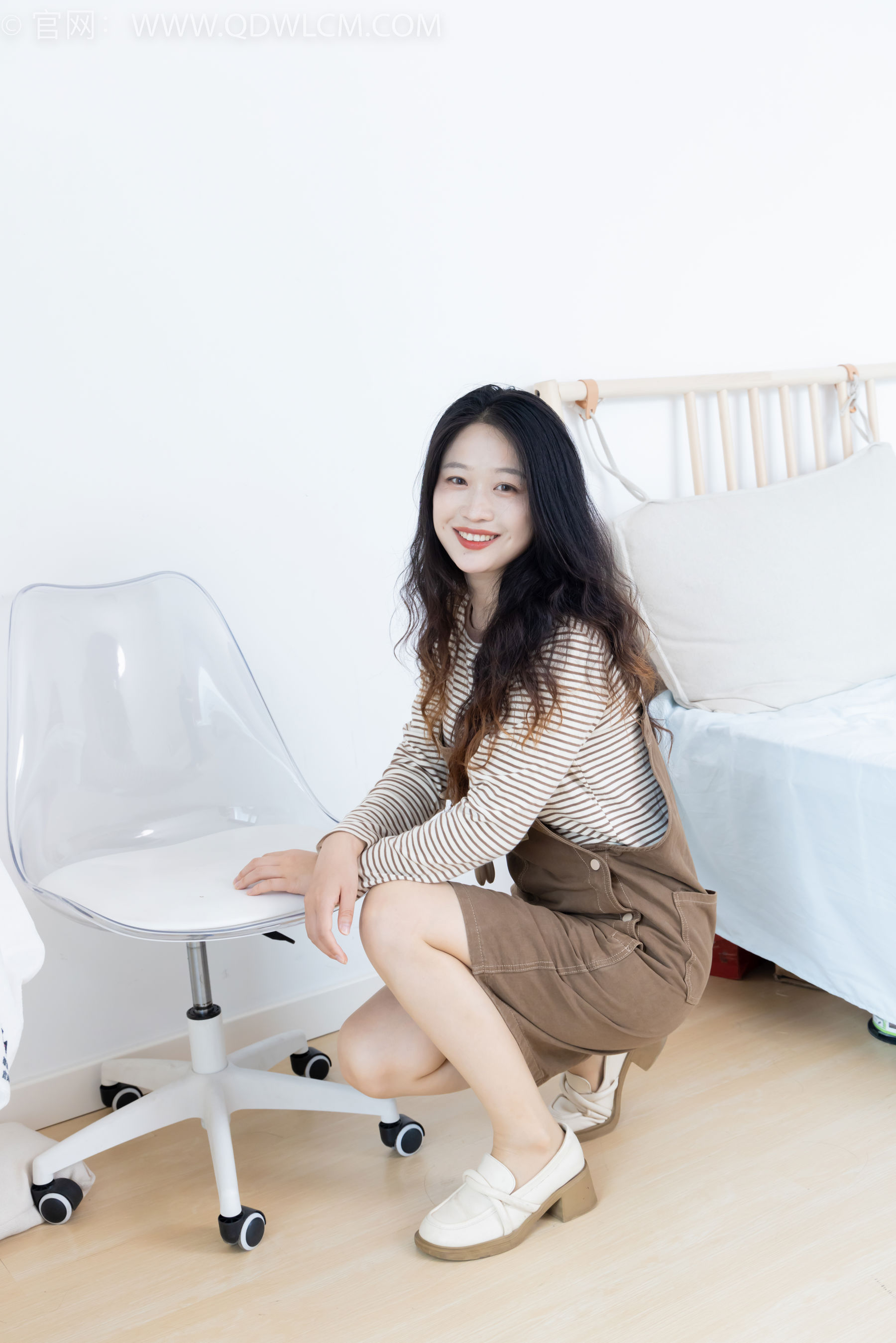 物恋传媒 No.2388 小紫 - 皮鞋、薄肉丝大腿袜/(160P)