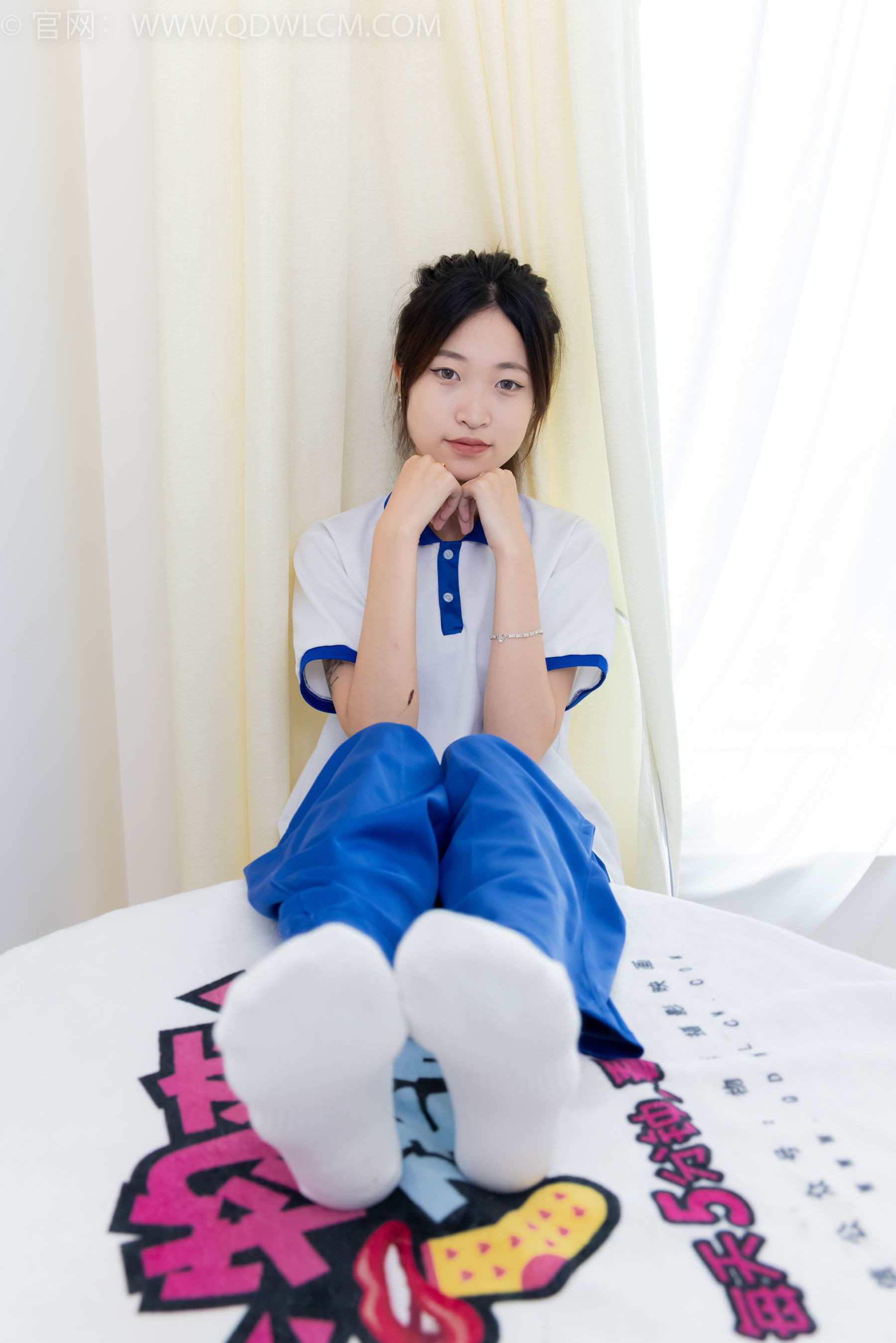 物恋传媒 No.2387 小夏 - 帆布鞋、白短棉袜、薄肉丝、校服/(150P)