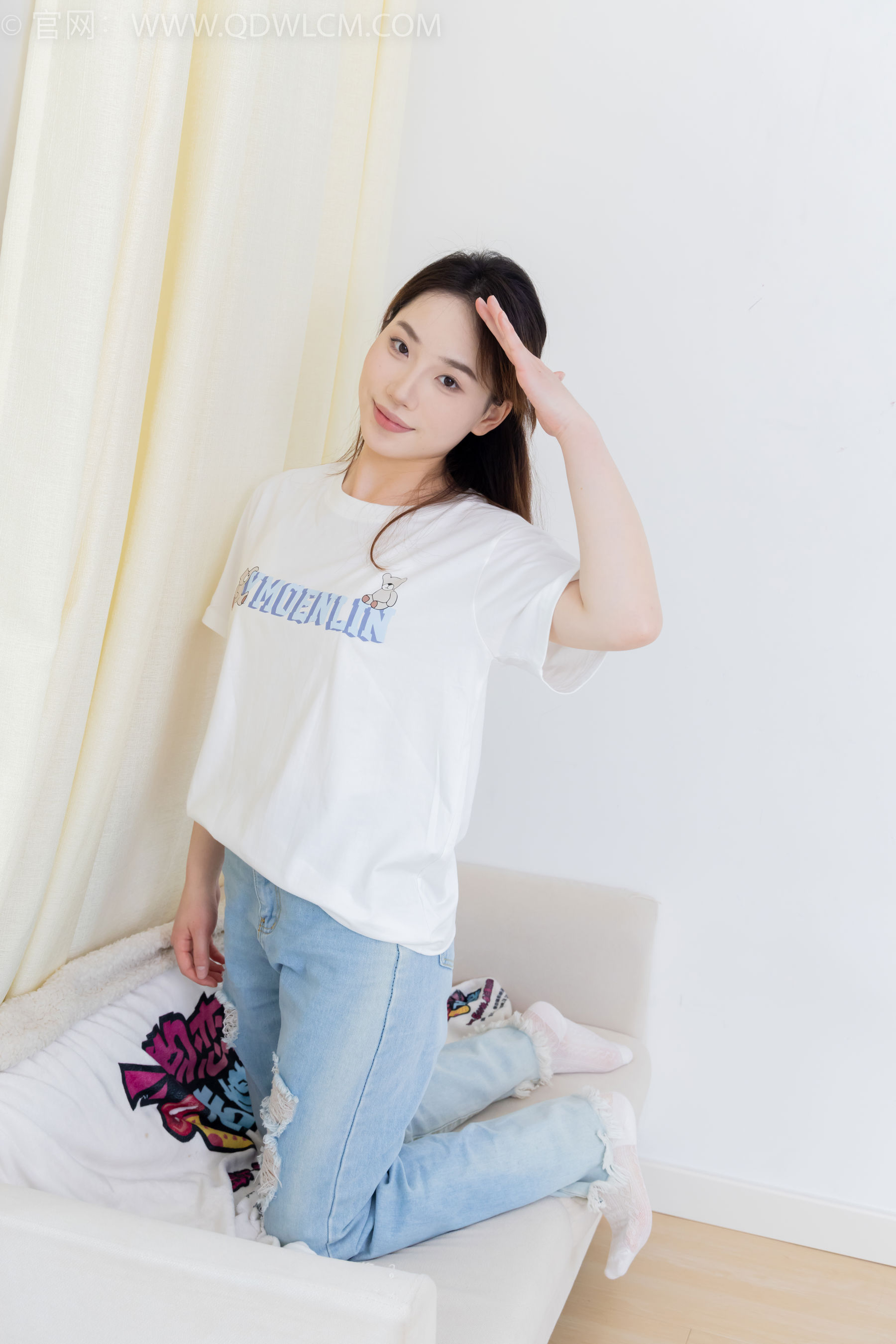 物恋传媒 No.2390 荔枝 - 帆布鞋、短白棉袜、裸足/(150P)