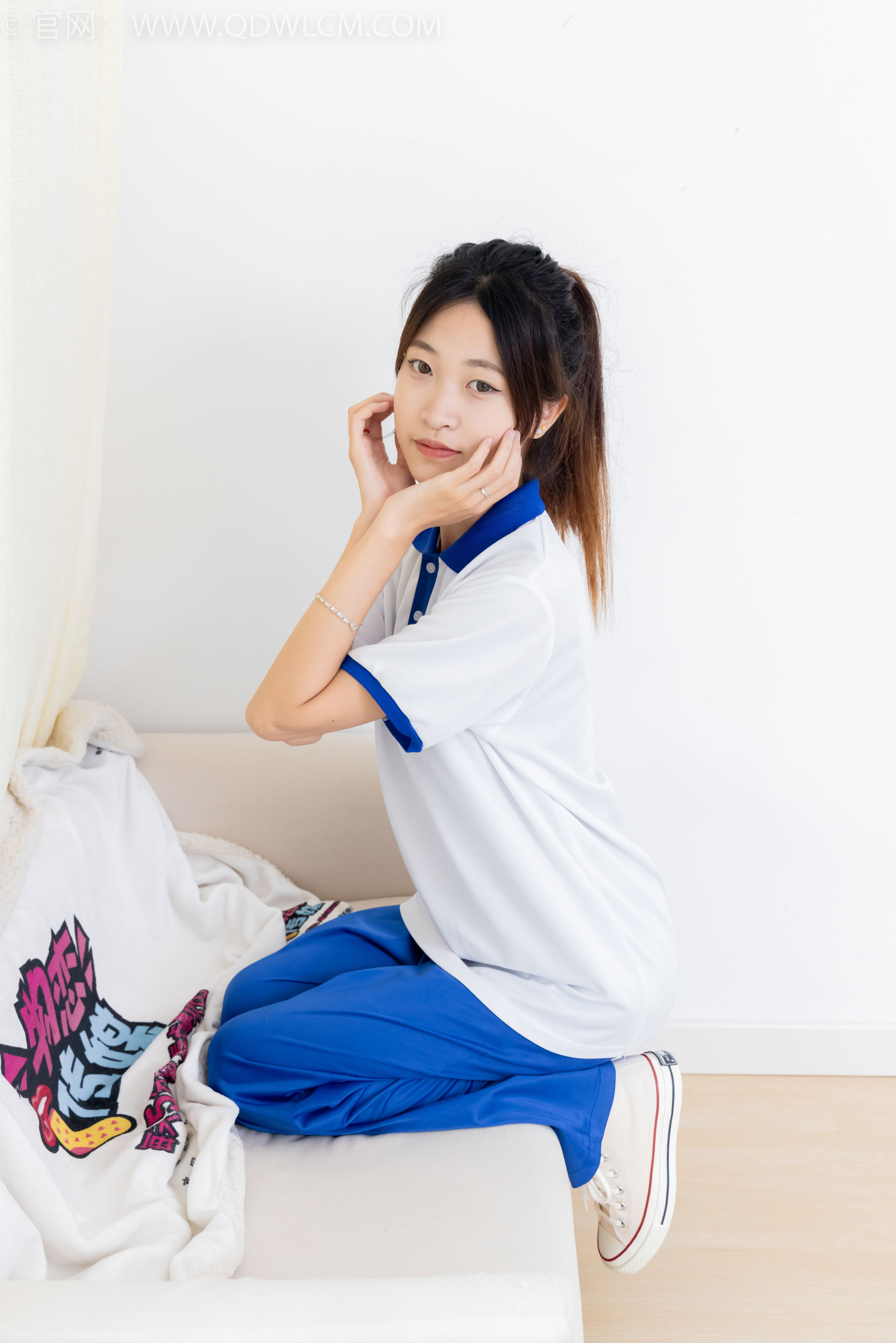 物恋传媒 No.2387 小夏 - 帆布鞋、白短棉袜、薄肉丝、校服/(150P)