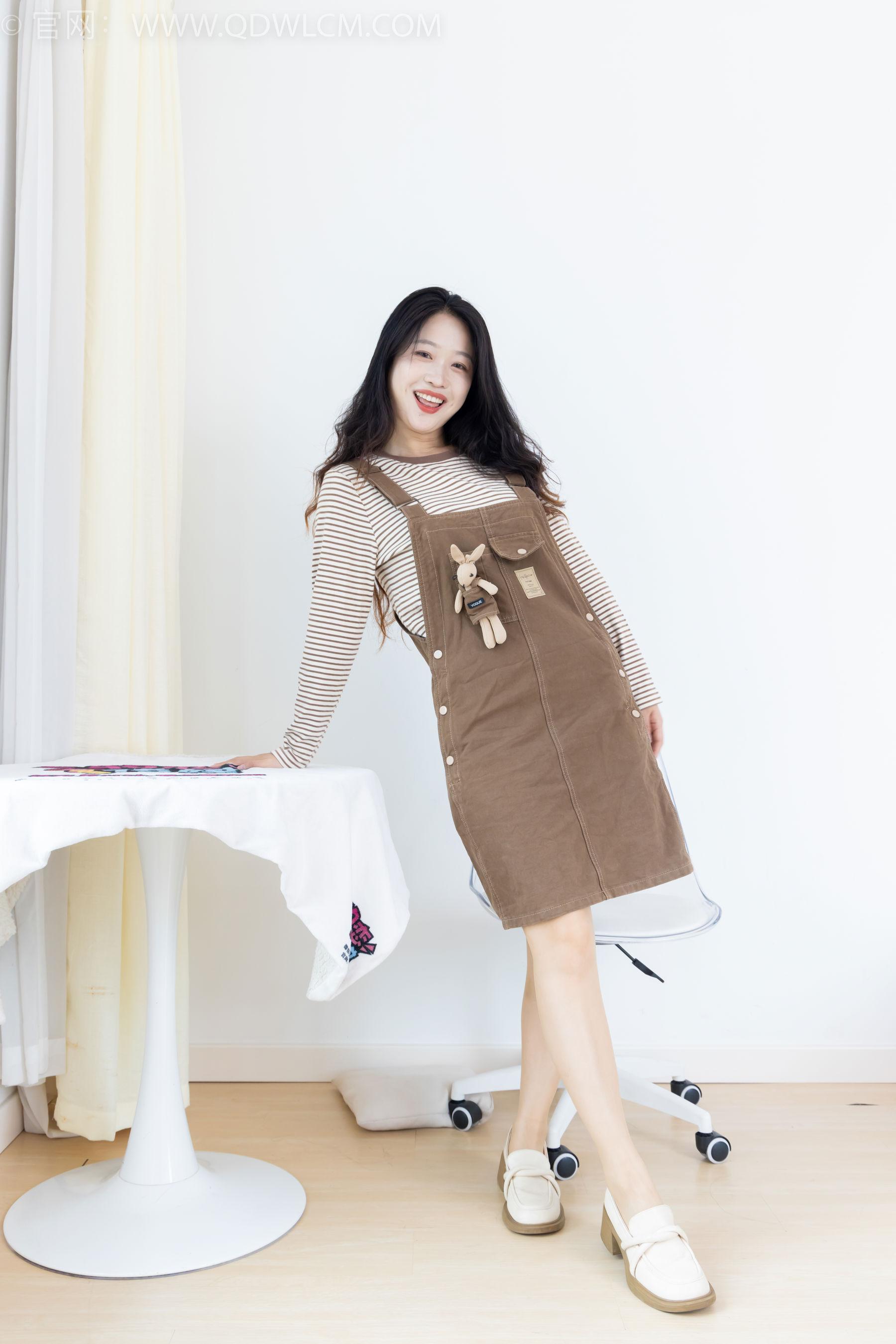 物恋传媒 No.2388 小紫 - 皮鞋、薄肉丝大腿袜/(160P)