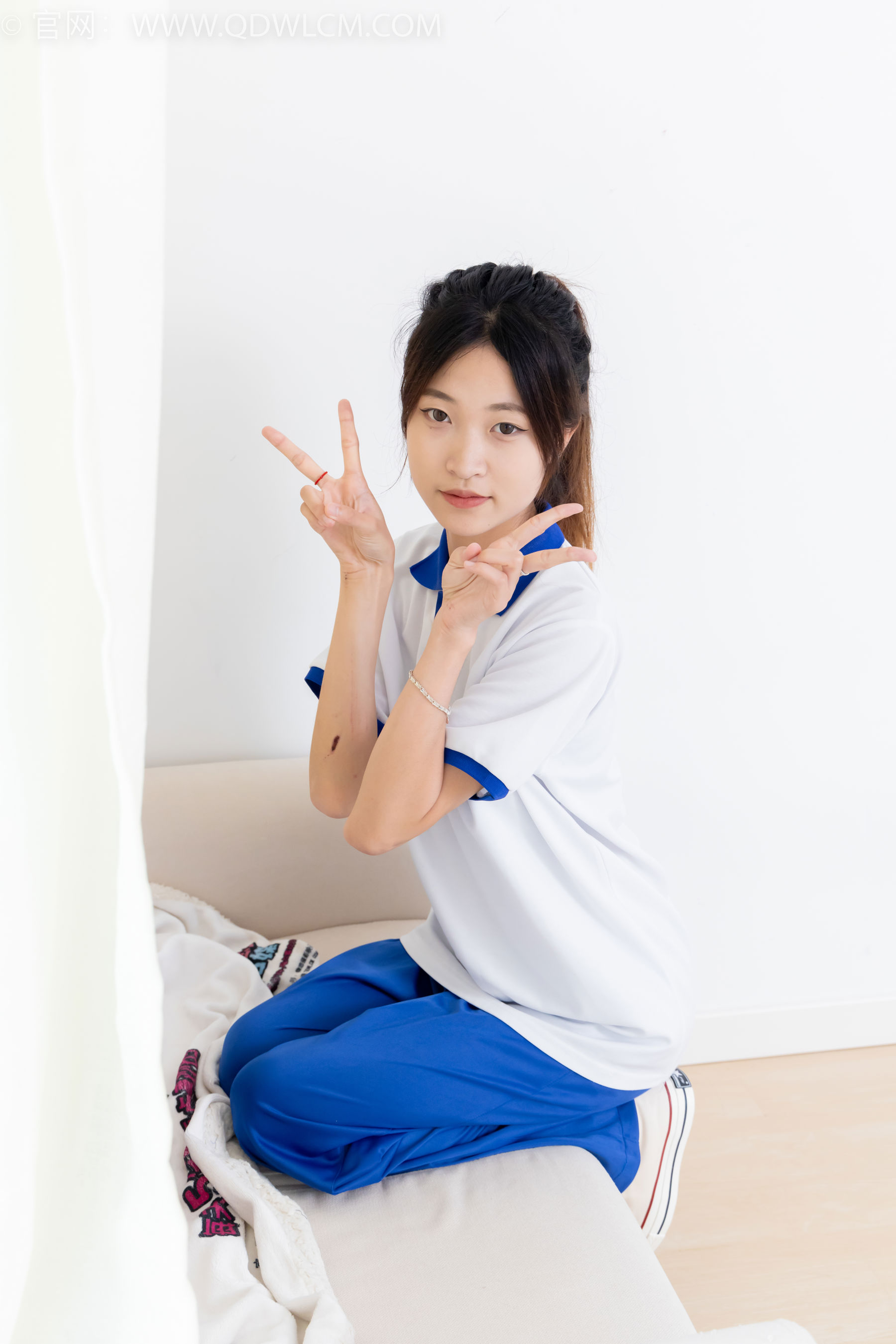 物恋传媒 No.2387 小夏 - 帆布鞋、白短棉袜、薄肉丝、校服/(150P)