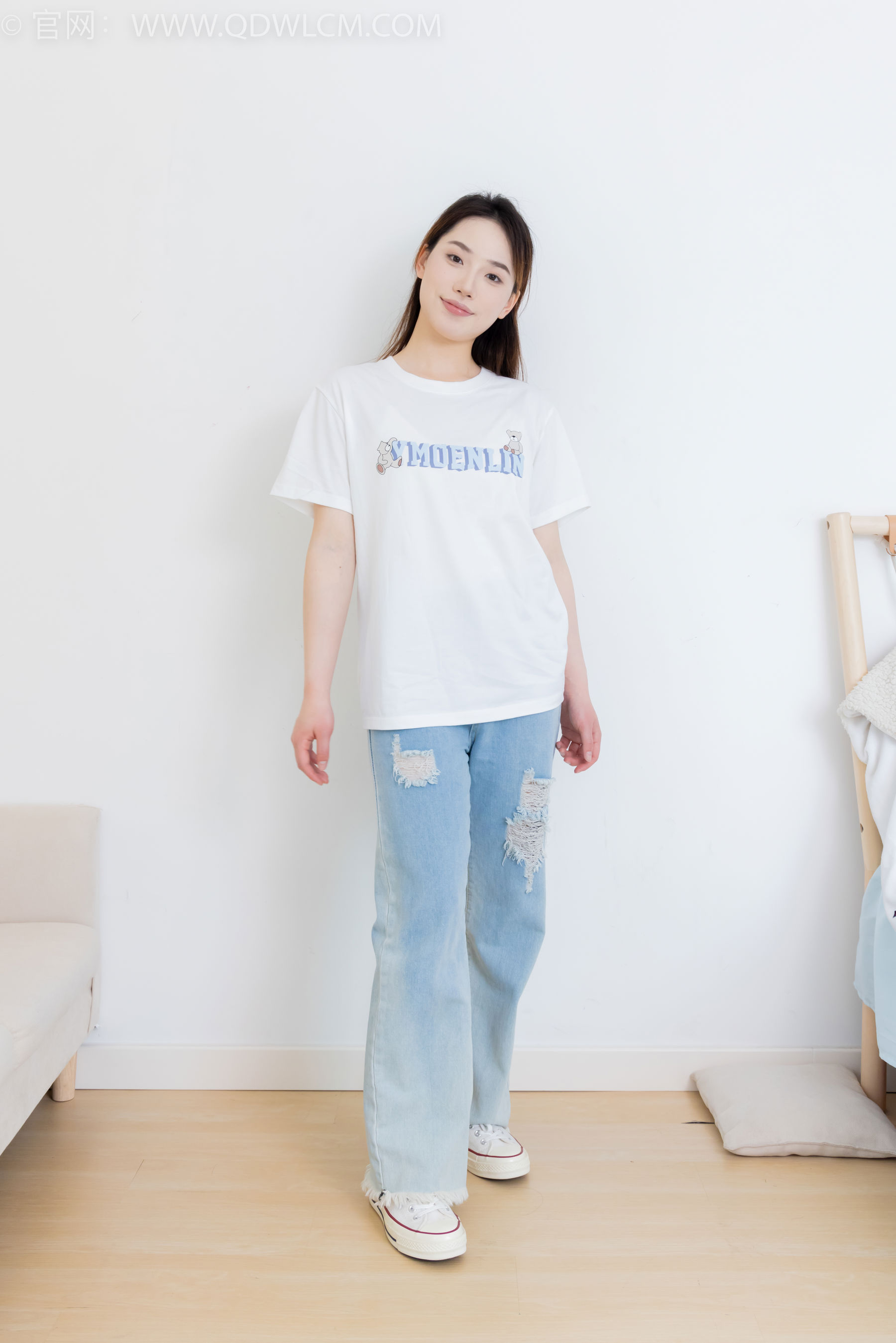 物恋传媒 No.2390 荔枝 - 帆布鞋、短白棉袜、裸足/(150P)