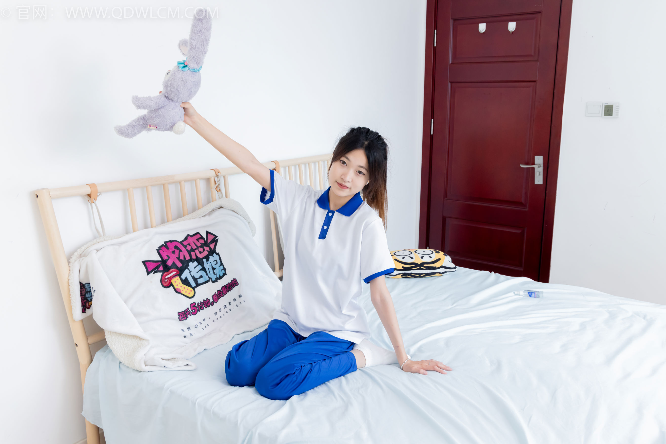 物恋传媒 No.2387 小夏 - 帆布鞋、白短棉袜、薄肉丝、校服/(150P)