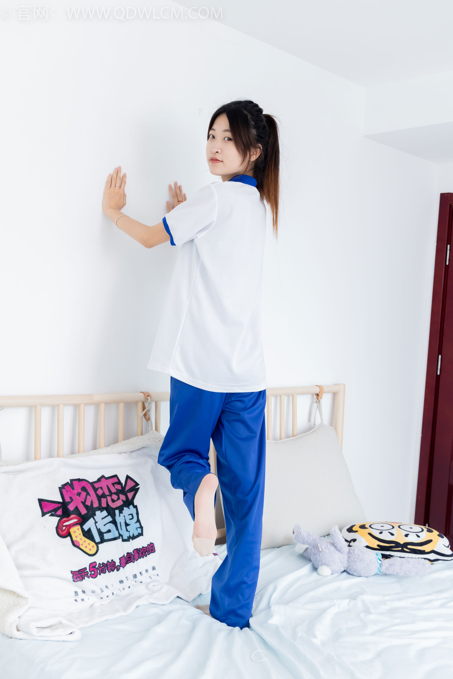 物恋传媒 No.2387 小夏 - 帆布鞋、白短棉袜、薄肉丝、校服/(150P)