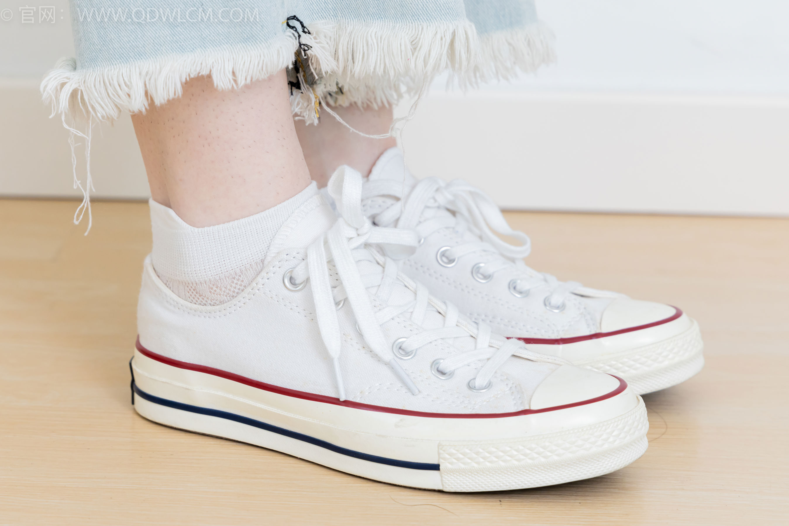 物恋传媒 No.2390 荔枝 - 帆布鞋、短白棉袜、裸足/(150P)