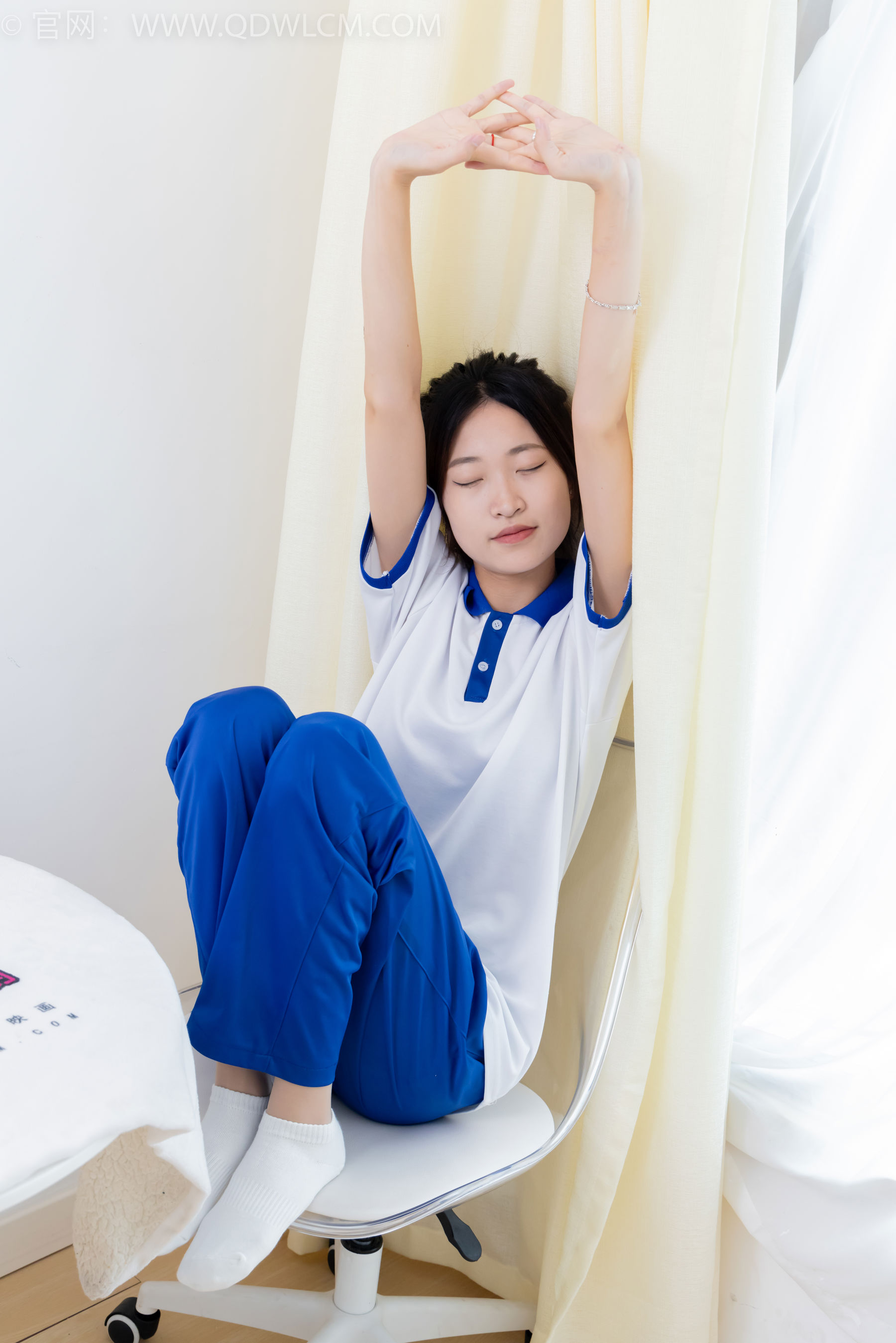 物恋传媒 No.2387 小夏 - 帆布鞋、白短棉袜、薄肉丝、校服/(150P)