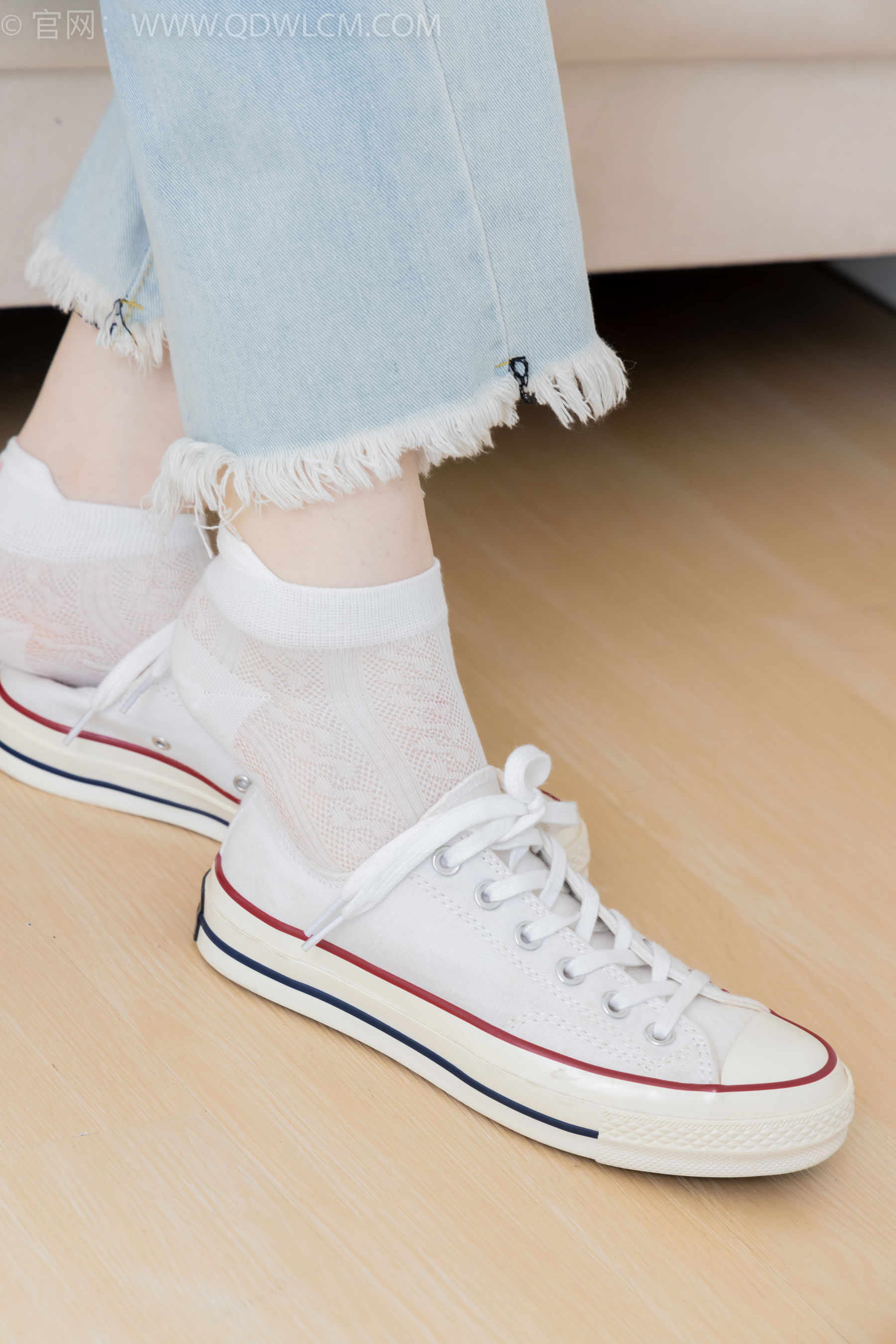 物恋传媒 No.2390 荔枝 - 帆布鞋、短白棉袜、裸足/(150P)