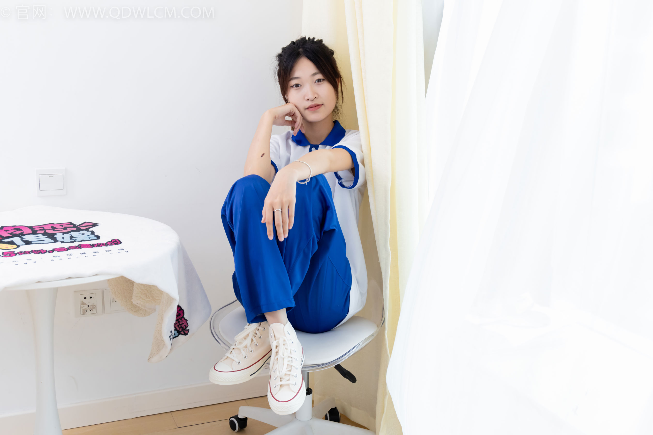 物恋传媒 No.2387 小夏 - 帆布鞋、白短棉袜、薄肉丝、校服/(150P)