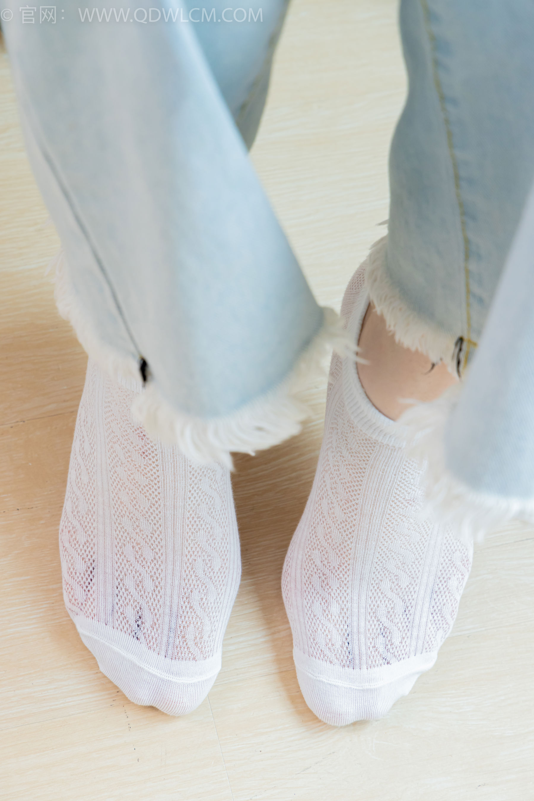 物恋传媒 No.2390 荔枝 - 帆布鞋、短白棉袜、裸足/(150P)