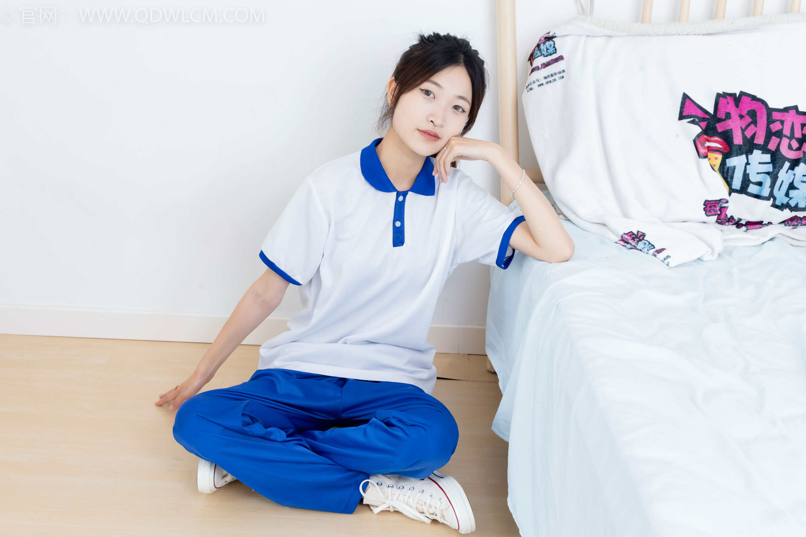 物恋传媒 No.2387 小夏 - 帆布鞋、白短棉袜、薄肉丝、校服/(150P)