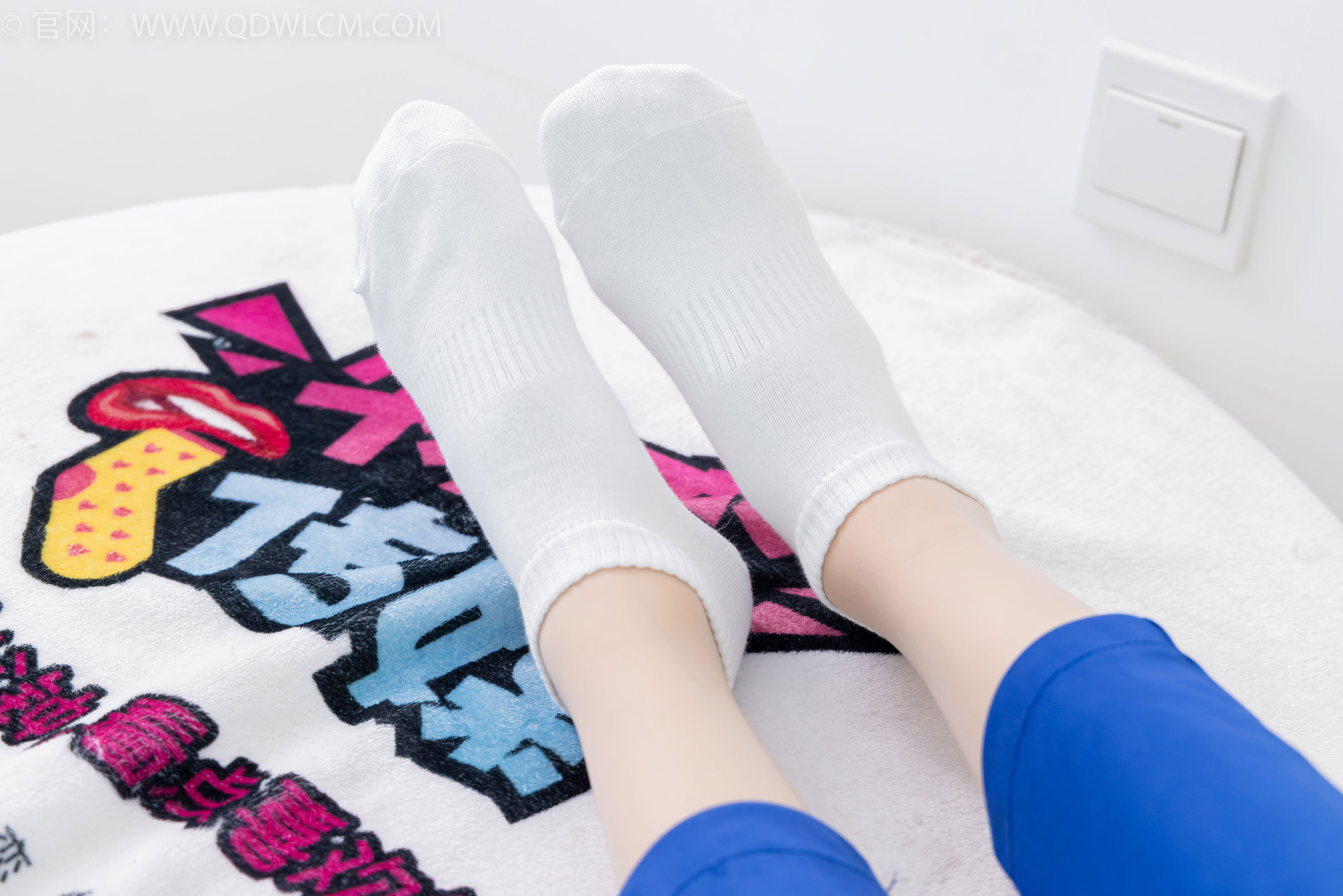 物恋传媒 No.2387 小夏 - 帆布鞋、白短棉袜、薄肉丝、校服/(150P)