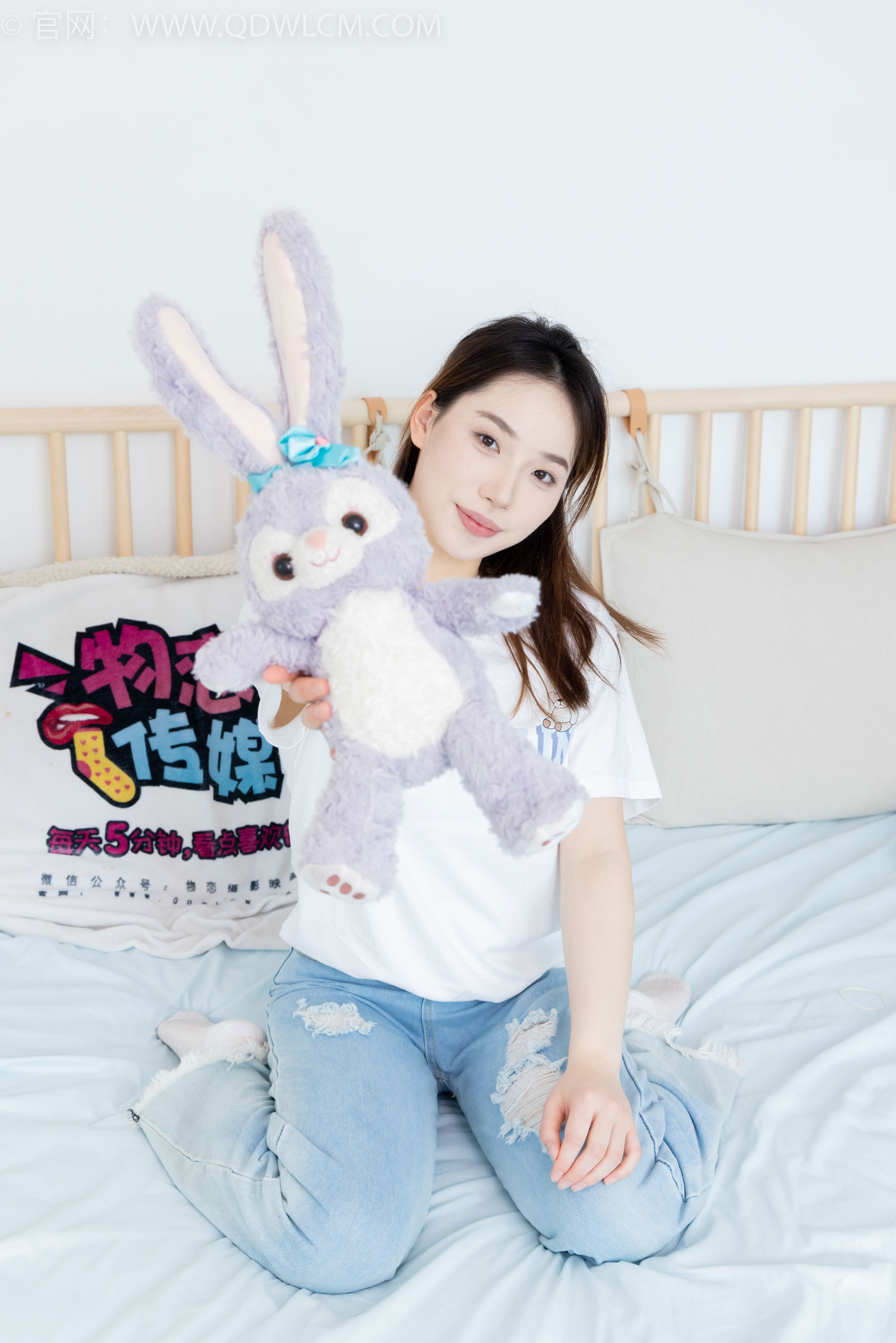 物恋传媒 No.2390 荔枝 - 帆布鞋、短白棉袜、裸足/(150P)