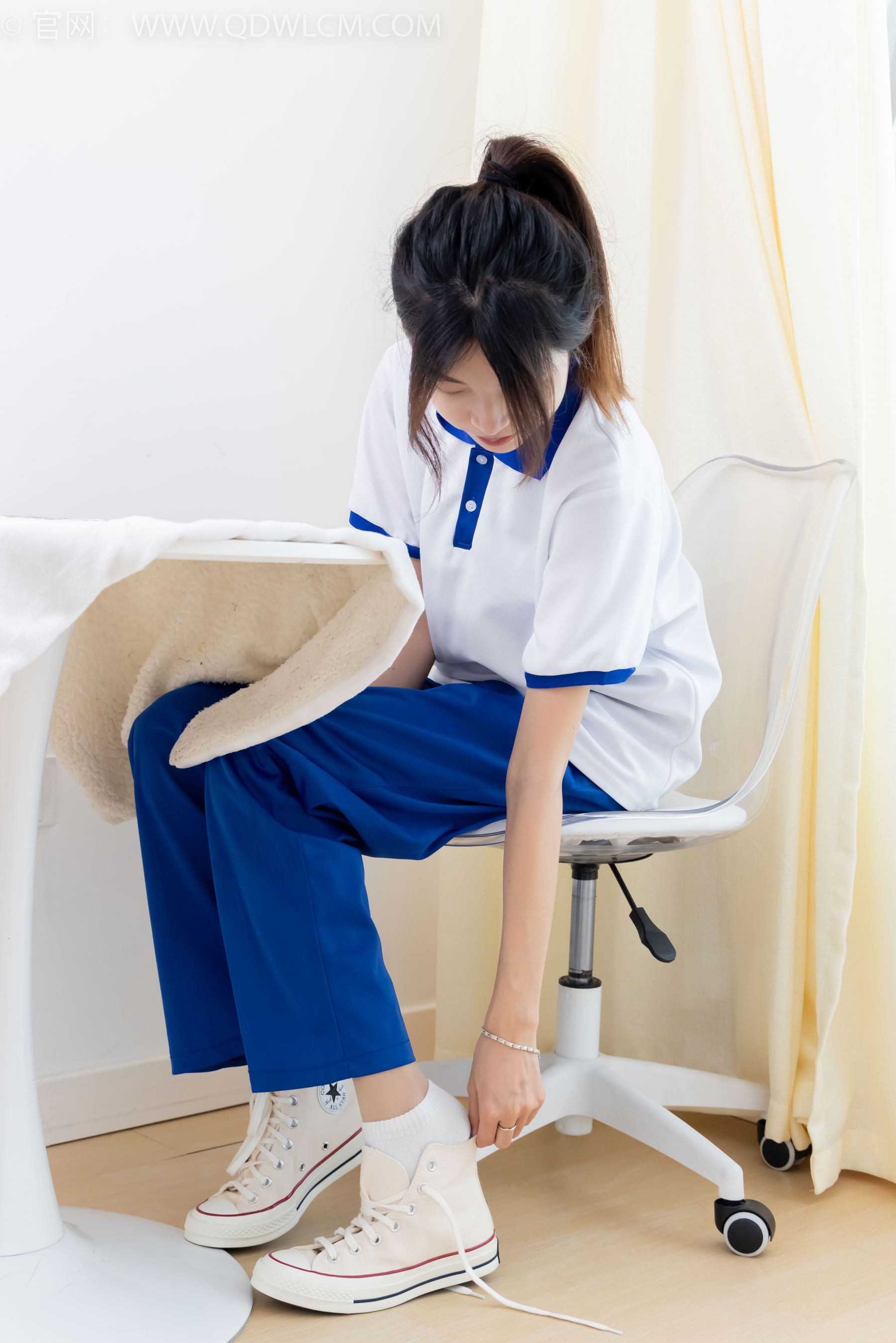物恋传媒 No.2387 小夏 - 帆布鞋、白短棉袜、薄肉丝、校服/(150P)