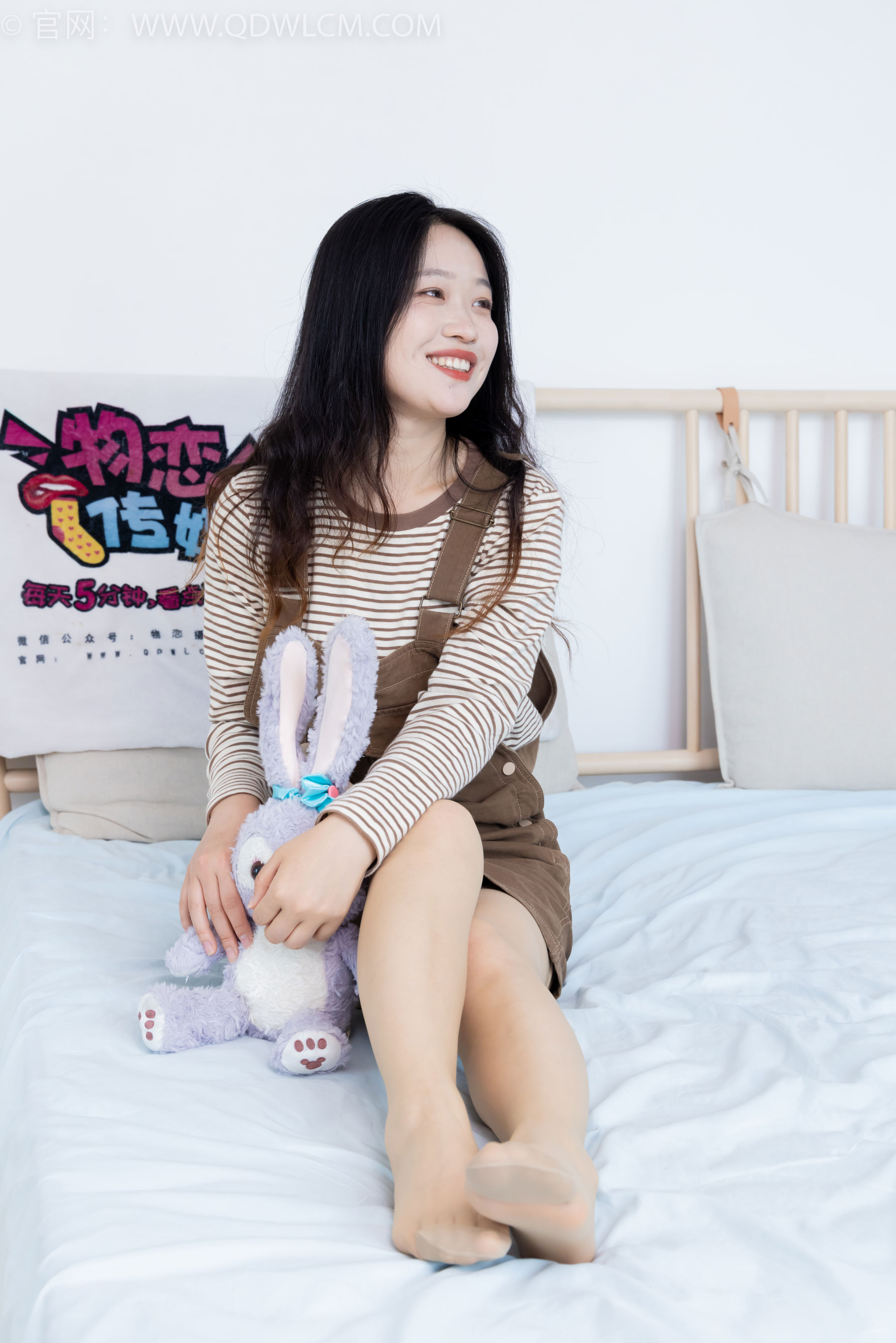 物恋传媒 No.2388 小紫 - 皮鞋、薄肉丝大腿袜/(160P)