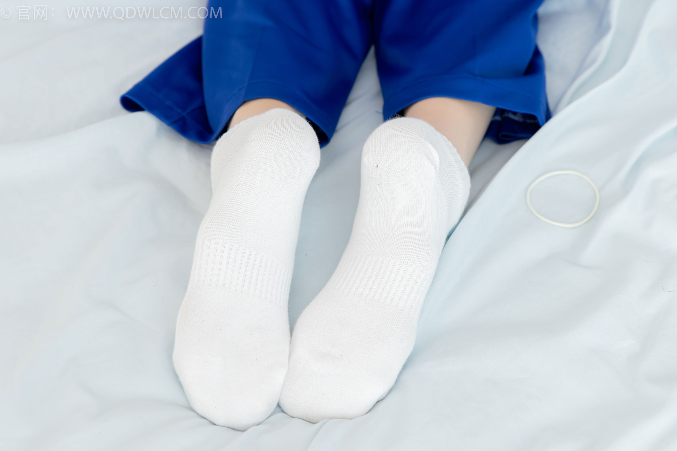 物恋传媒 No.2387 小夏 - 帆布鞋、白短棉袜、薄肉丝、校服/(150P)