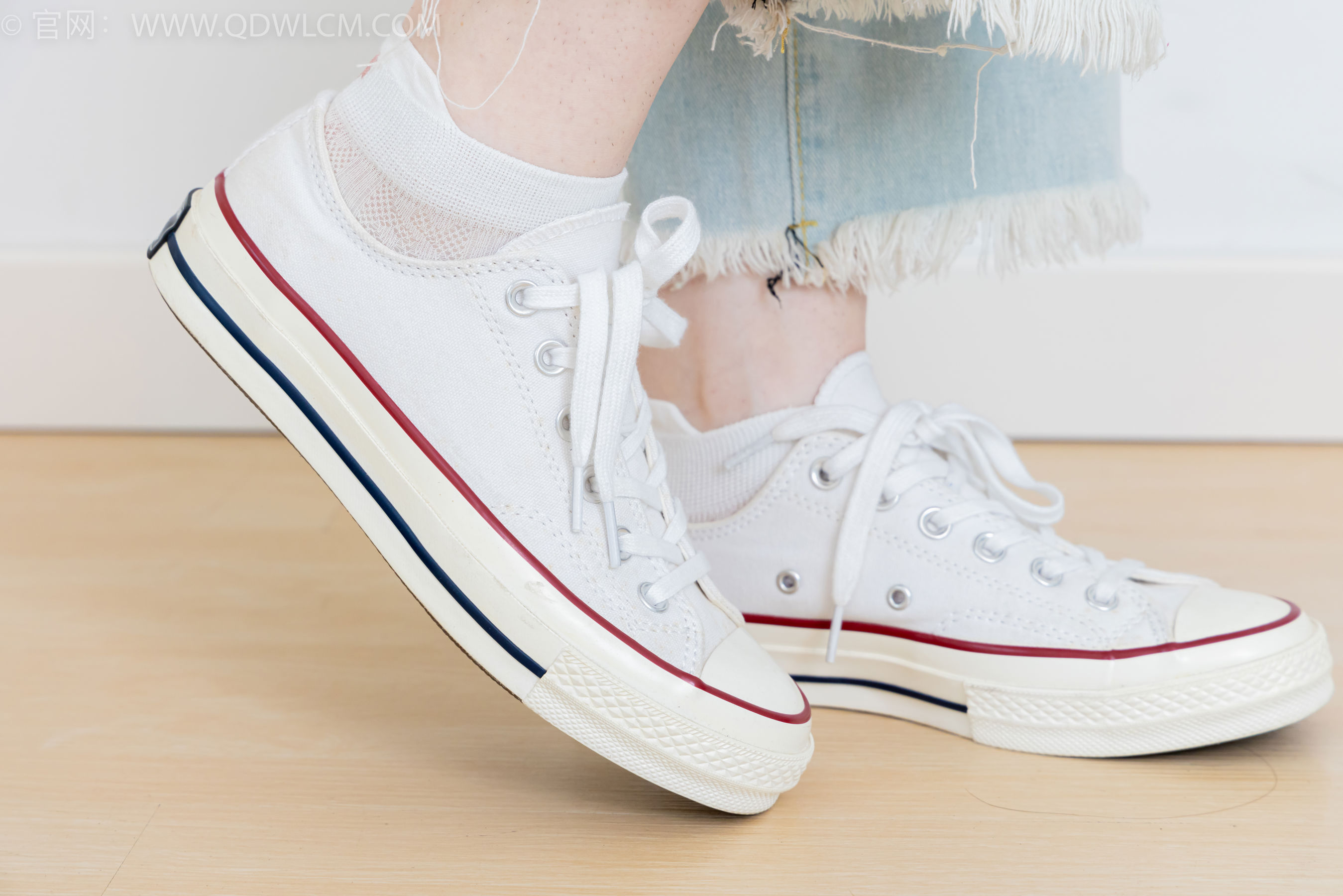 物恋传媒 No.2390 荔枝 - 帆布鞋、短白棉袜、裸足/(150P)