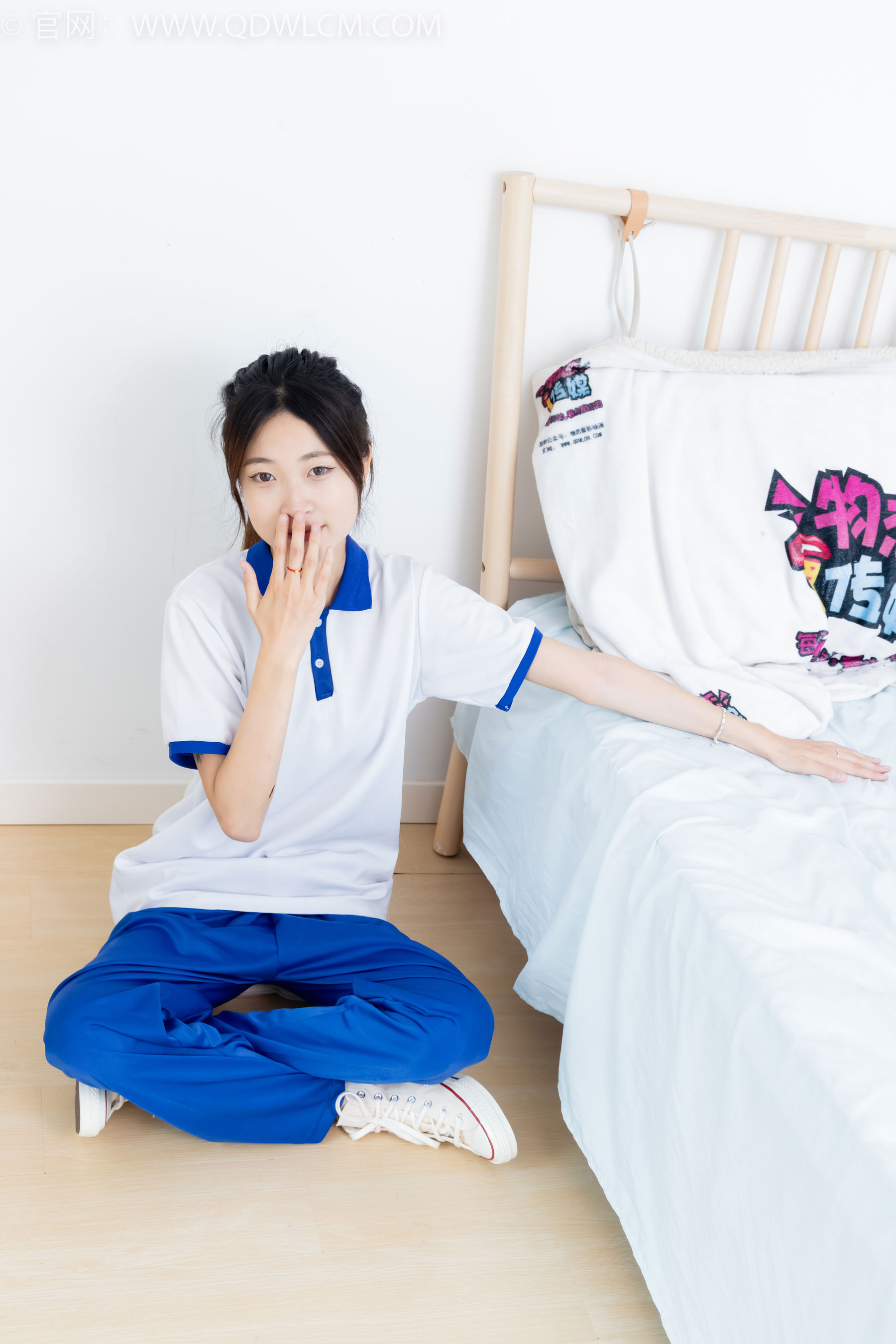 物恋传媒 No.2387 小夏 - 帆布鞋、白短棉袜、薄肉丝、校服/(150P)