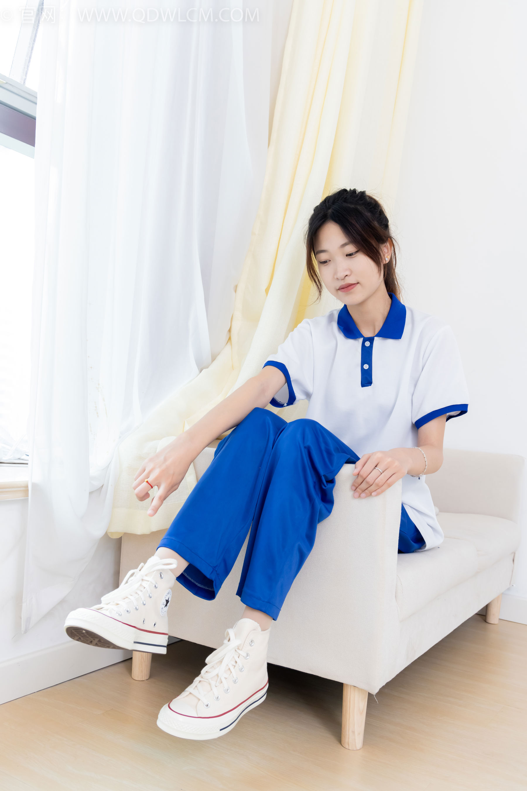 物恋传媒 No.2387 小夏 - 帆布鞋、白短棉袜、薄肉丝、校服/(150P)