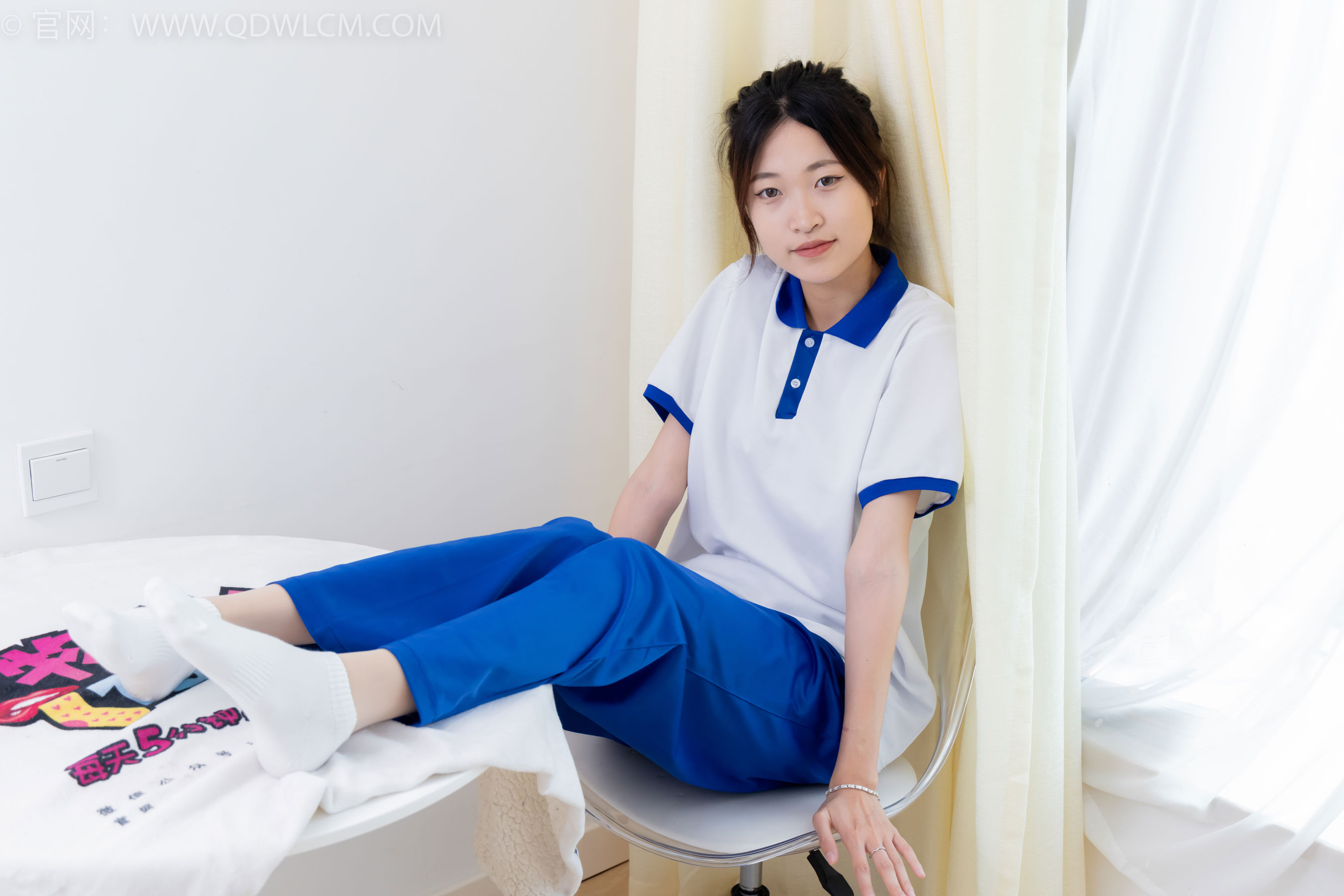 物恋传媒 No.2387 小夏 - 帆布鞋、白短棉袜、薄肉丝、校服/(150P)