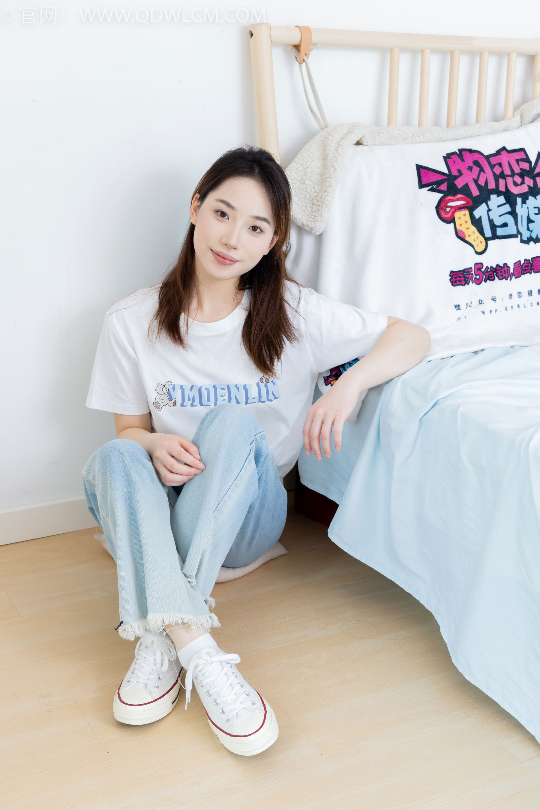 物恋传媒 No.2390 荔枝 - 帆布鞋、短白棉袜、裸足/(150P)