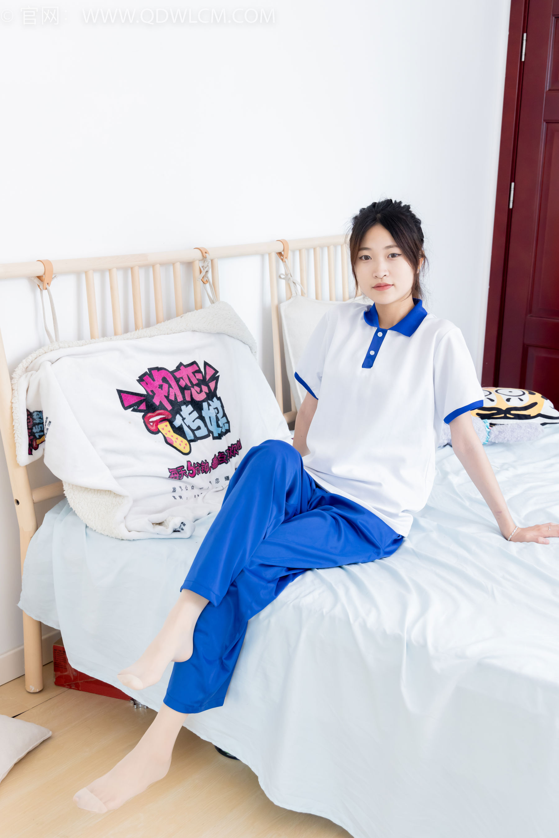 物恋传媒 No.2387 小夏 - 帆布鞋、白短棉袜、薄肉丝、校服/(150P)