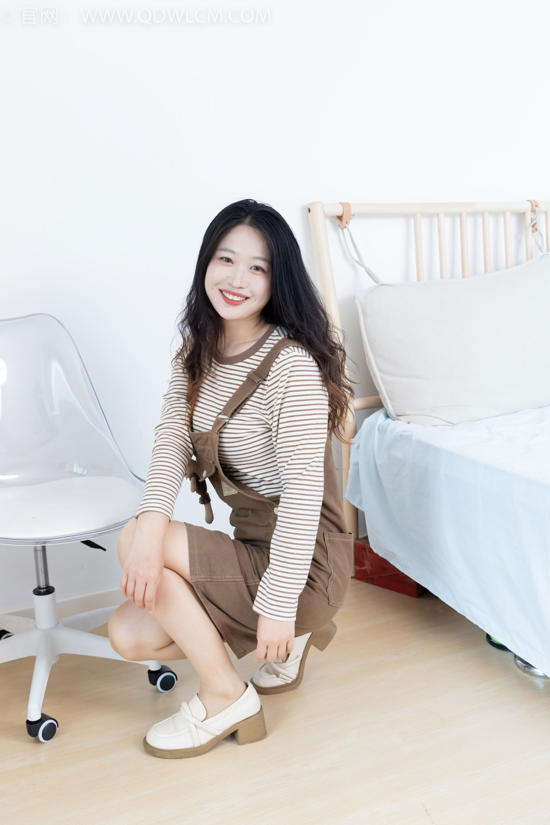 物恋传媒 No.2388 小紫 - 皮鞋、薄肉丝大腿袜/(160P)