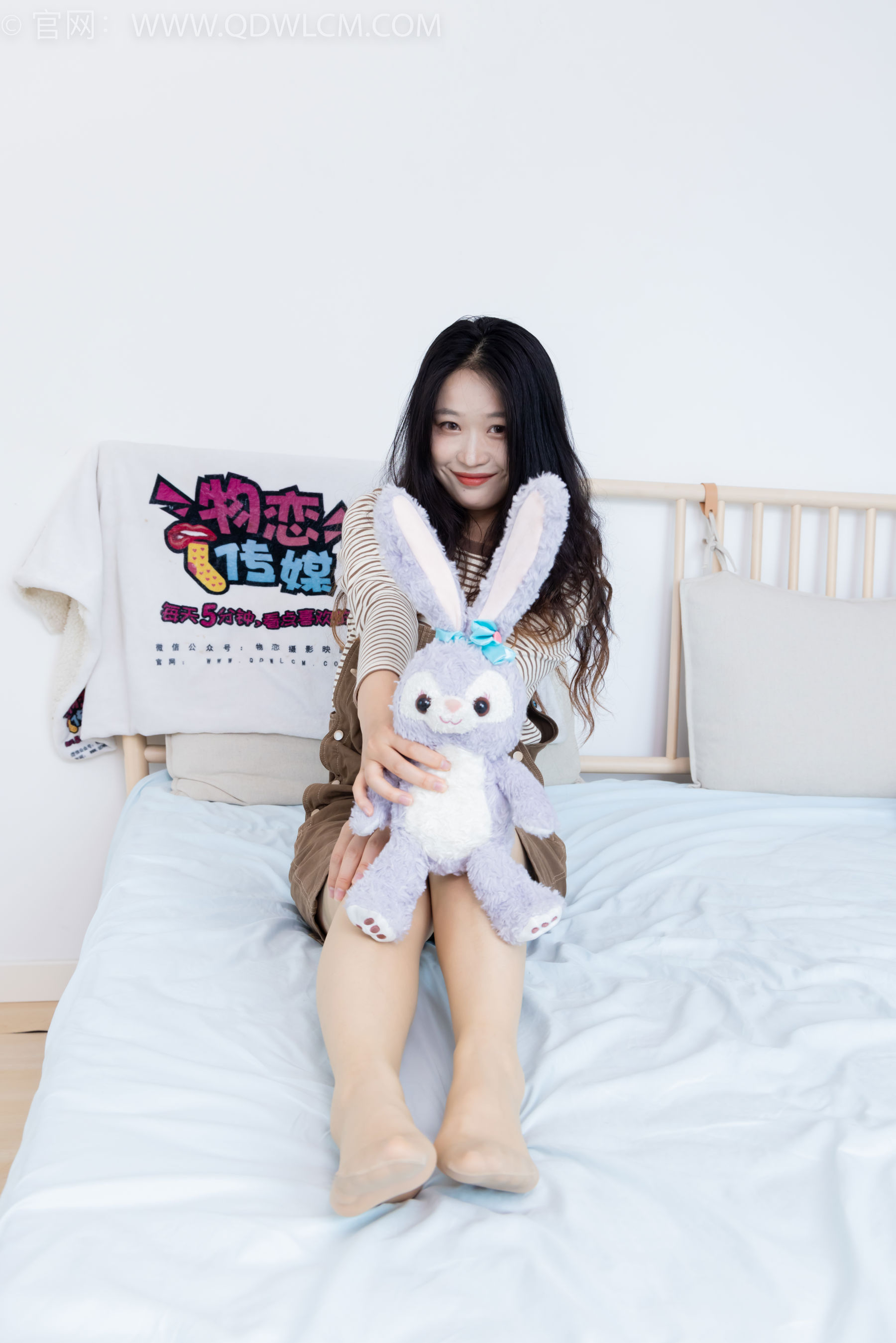 物恋传媒 No.2388 小紫 - 皮鞋、薄肉丝大腿袜/(160P)