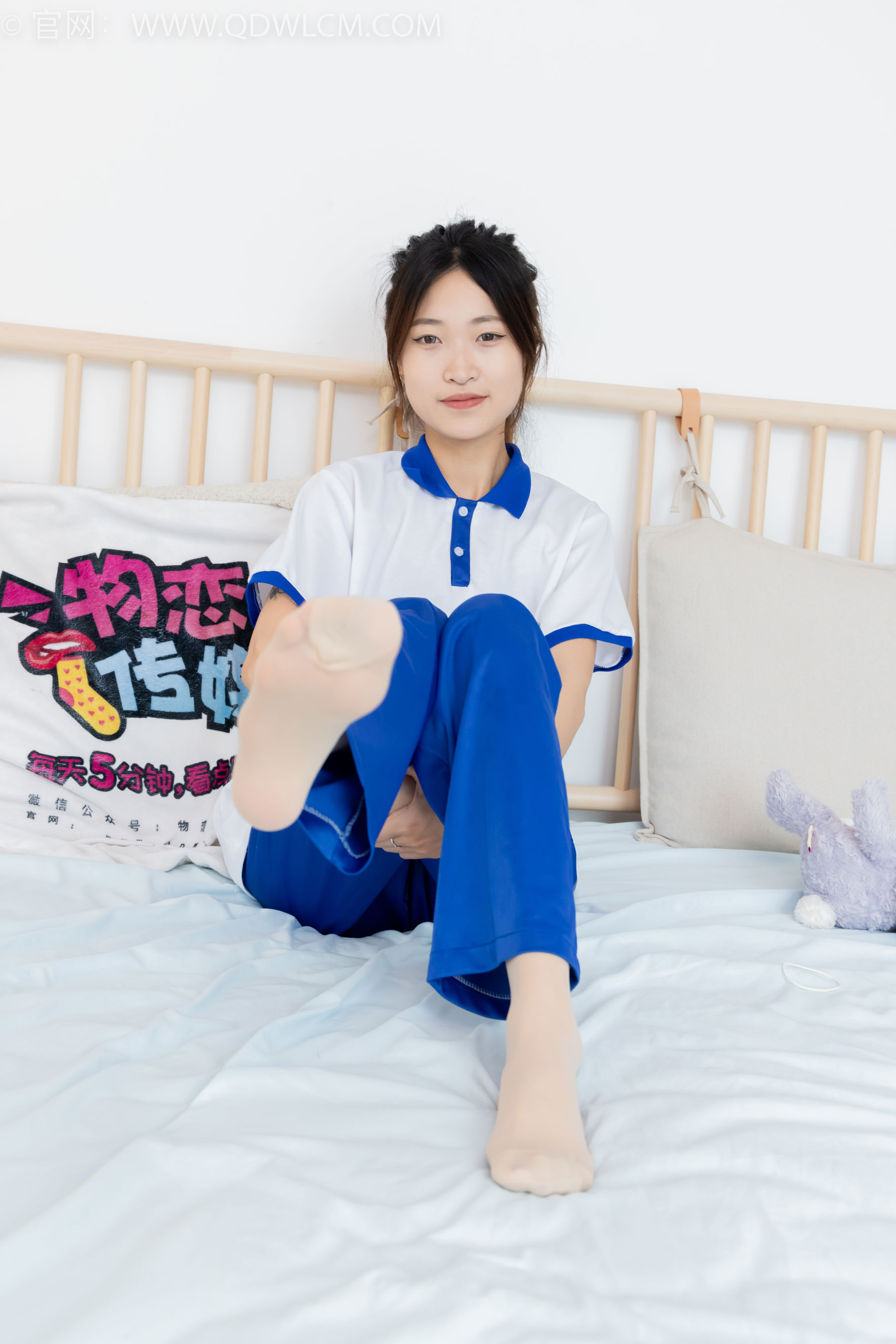 物恋传媒 No.2387 小夏 - 帆布鞋、白短棉袜、薄肉丝、校服/(150P)