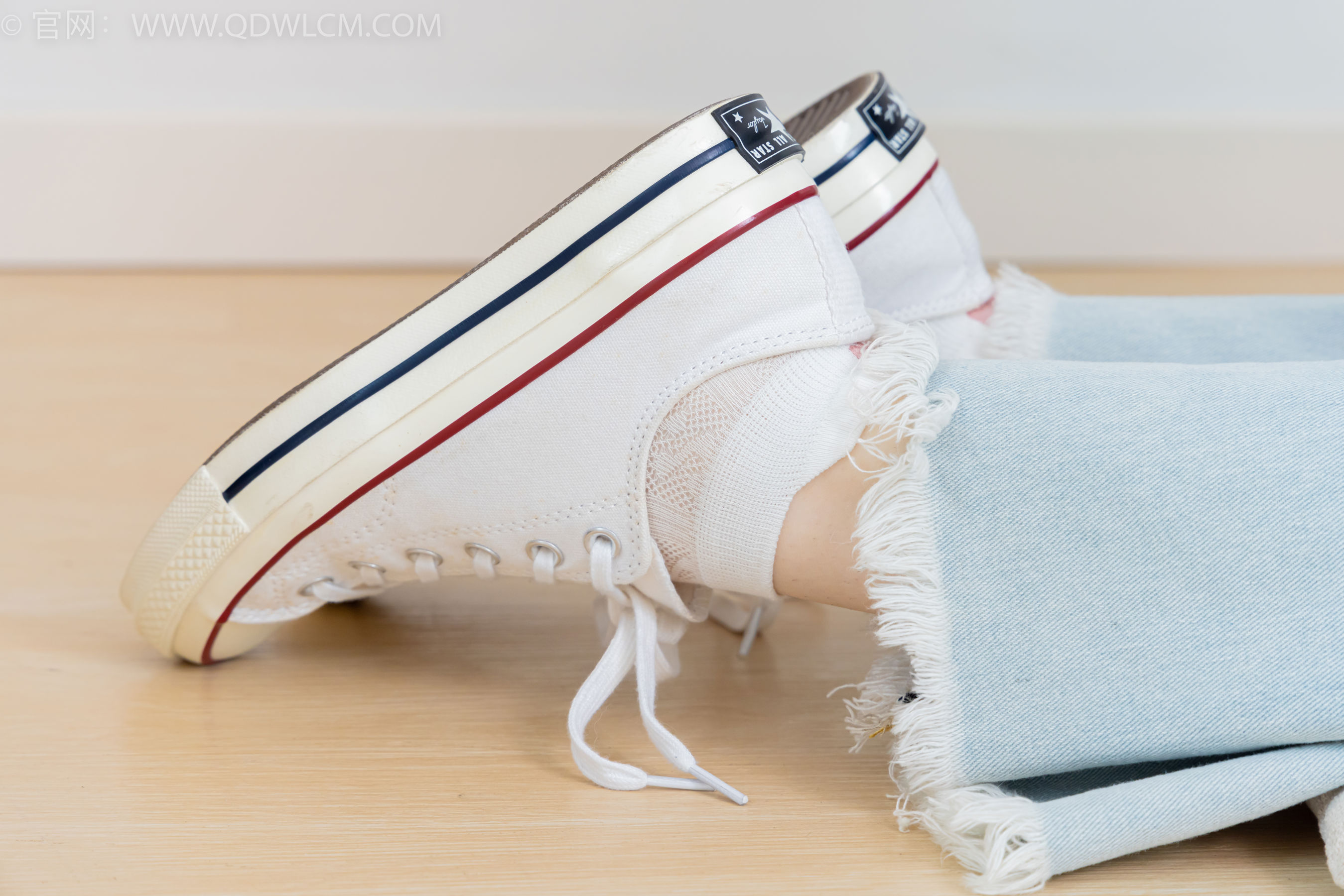 物恋传媒 No.2390 荔枝 - 帆布鞋、短白棉袜、裸足/(150P)