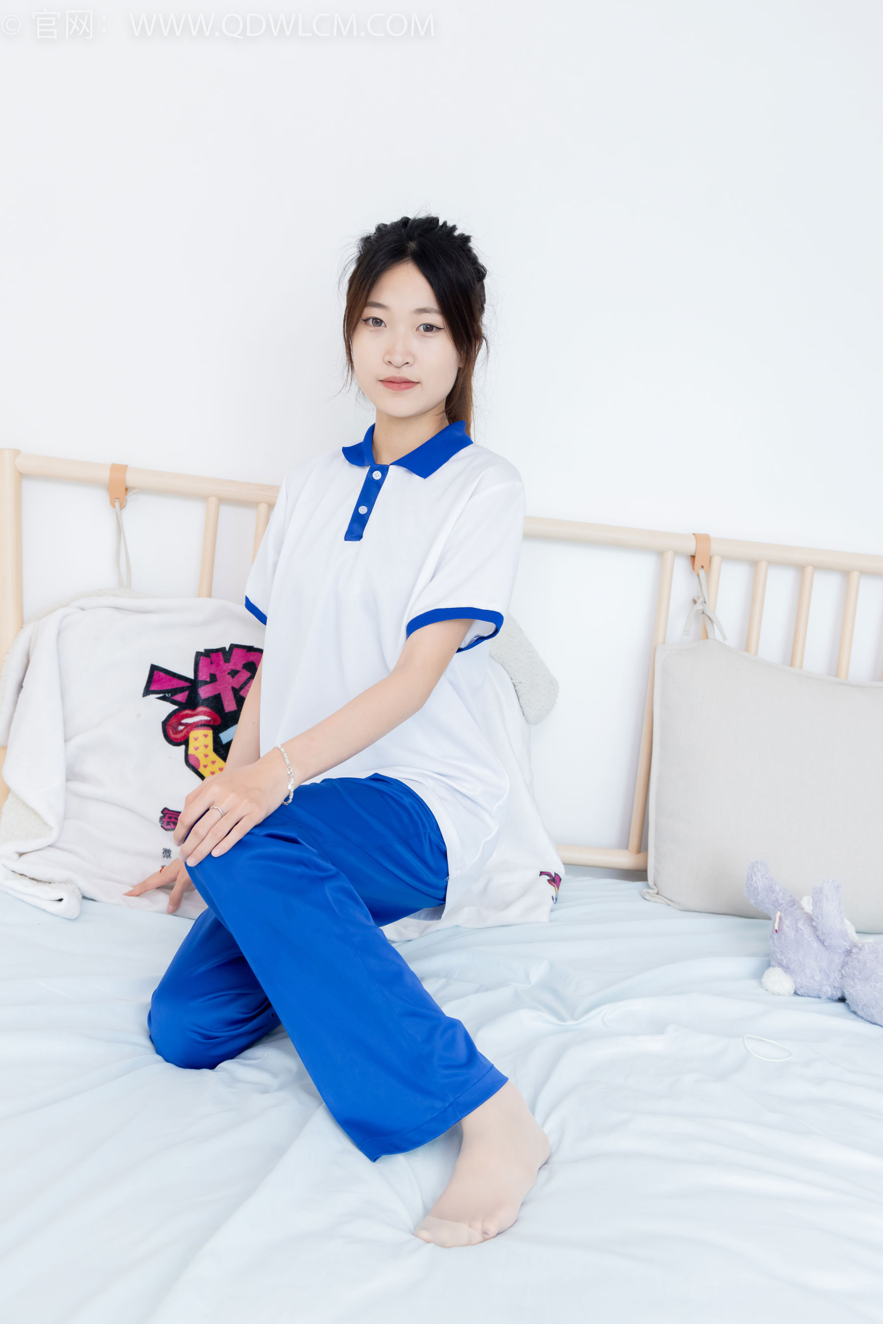 物恋传媒 No.2387 小夏 - 帆布鞋、白短棉袜、薄肉丝、校服/(150P)