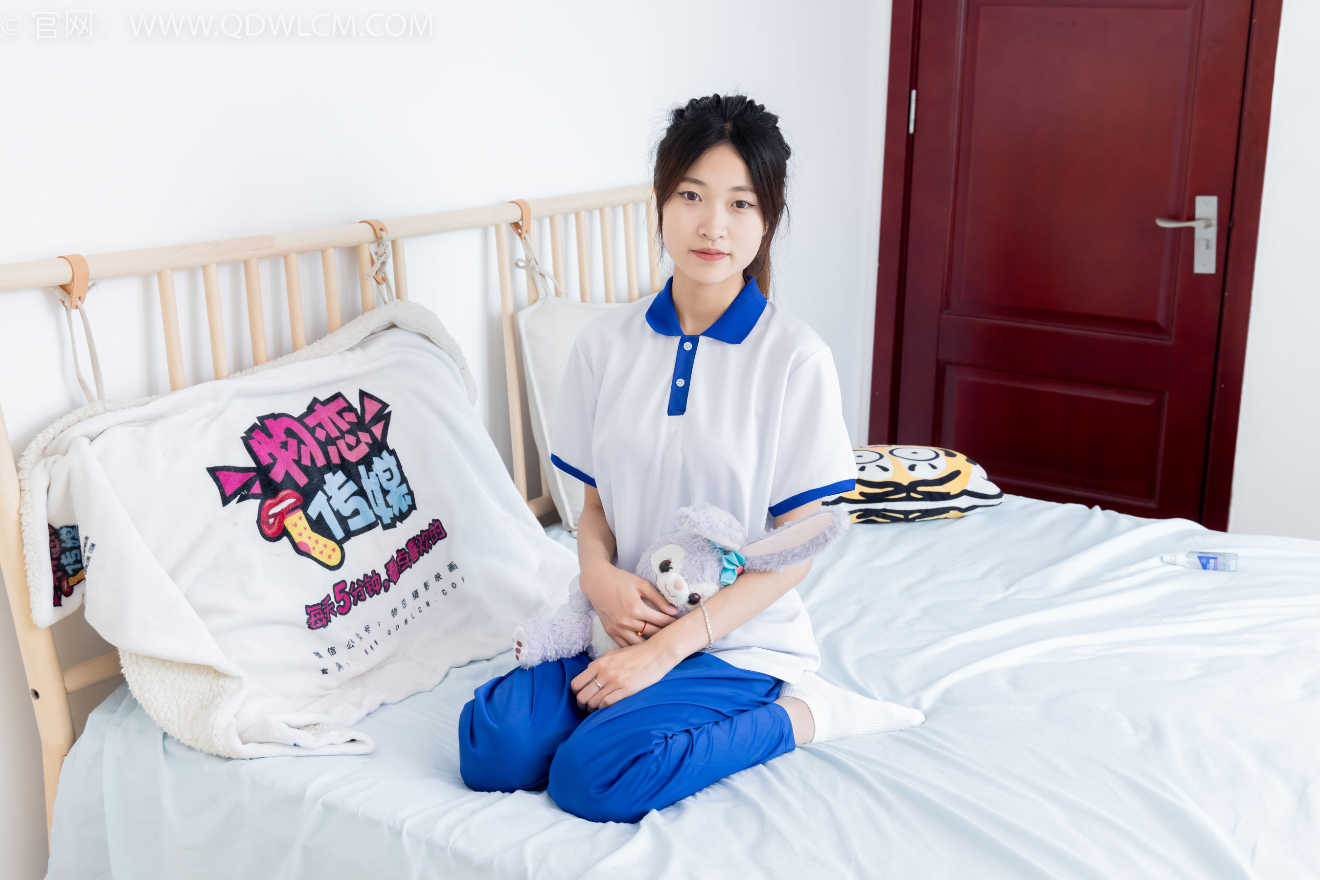 物恋传媒 No.2387 小夏 - 帆布鞋、白短棉袜、薄肉丝、校服/(150P)