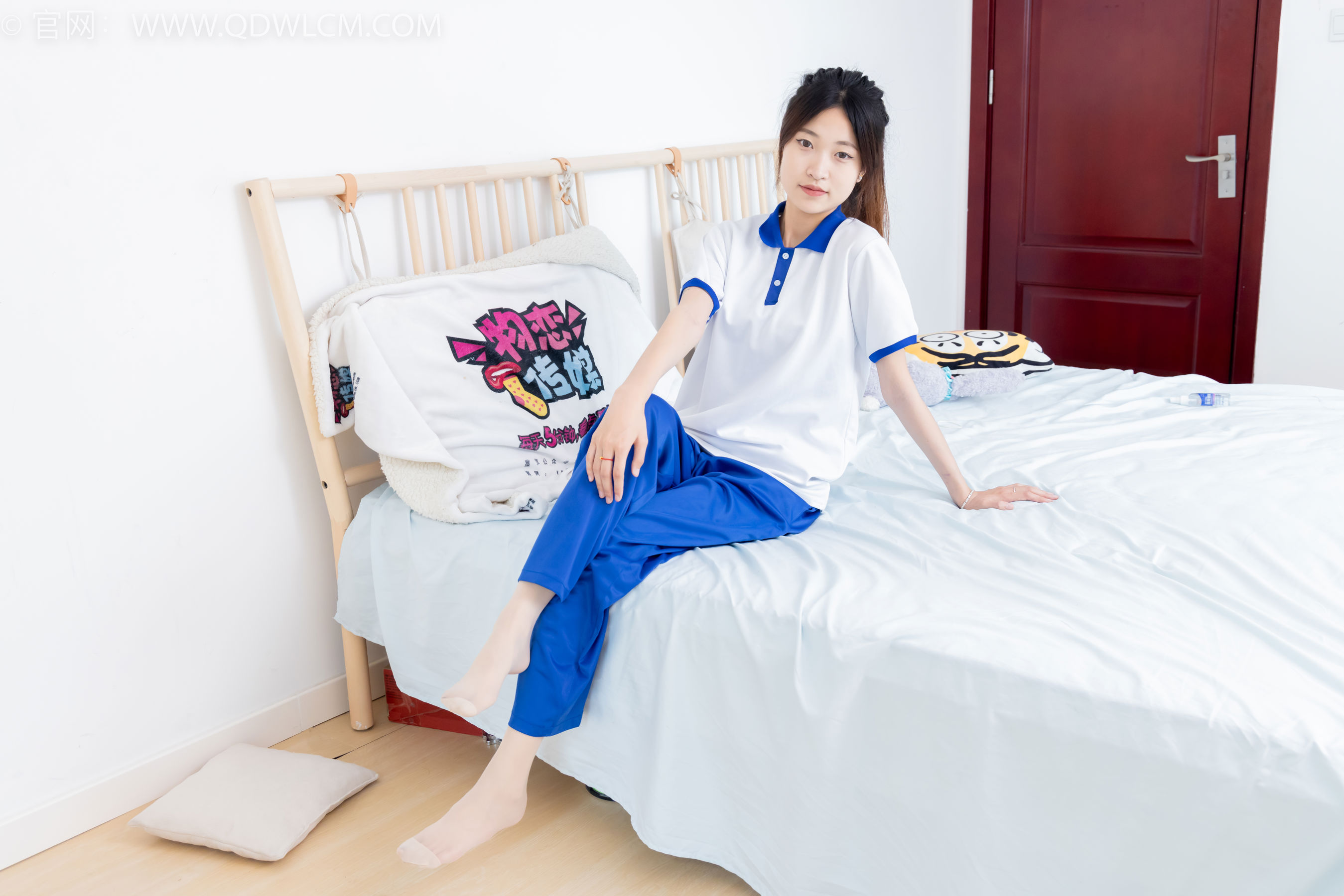 物恋传媒 No.2387 小夏 - 帆布鞋、白短棉袜、薄肉丝、校服/(150P)