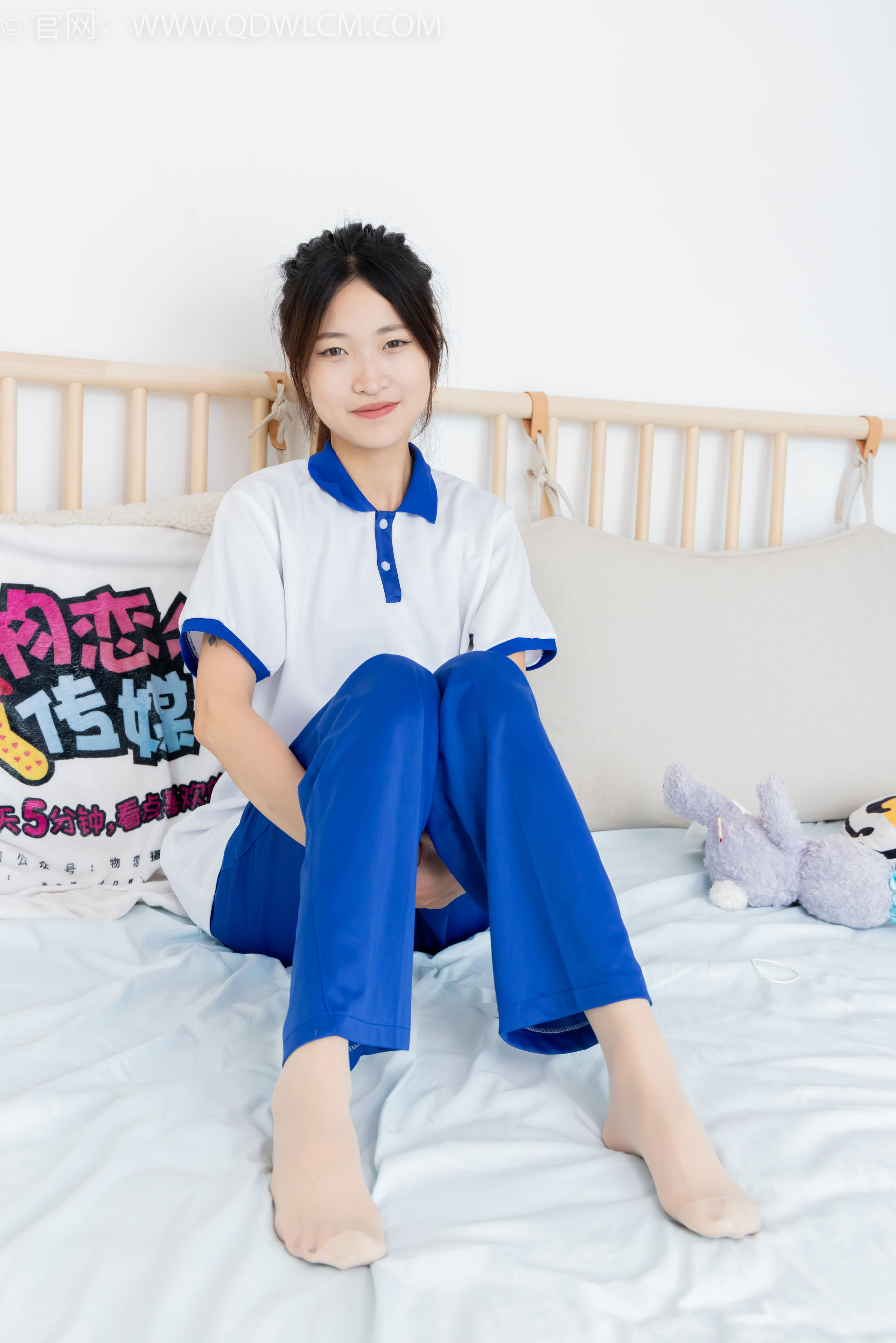 物恋传媒 No.2387 小夏 - 帆布鞋、白短棉袜、薄肉丝、校服/(150P)