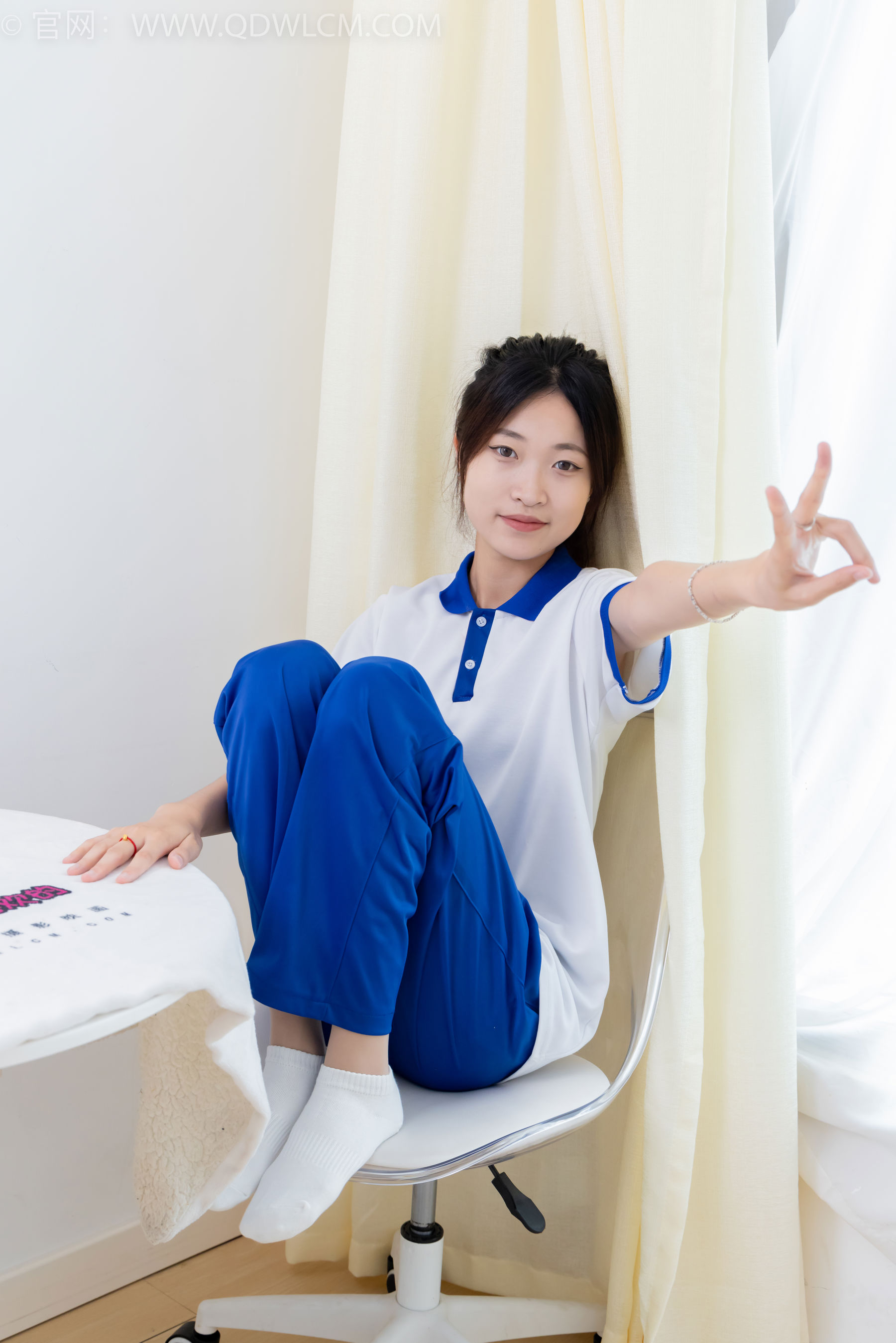 物恋传媒 No.2387 小夏 - 帆布鞋、白短棉袜、薄肉丝、校服/(150P)